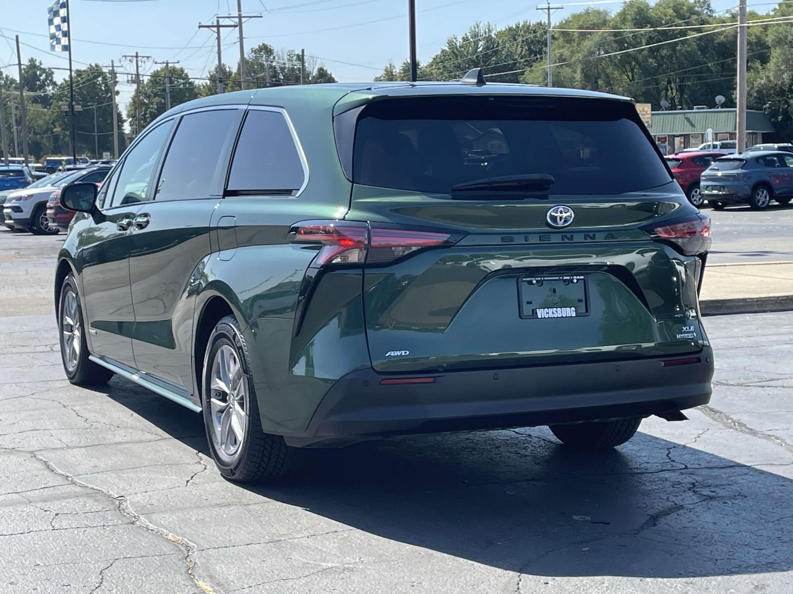 2021 Toyota Sienna XLE 2