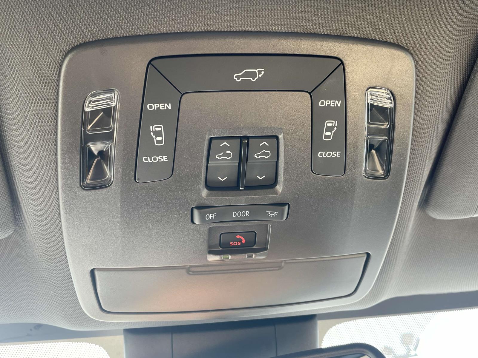 2021 Toyota Sienna XLE 21