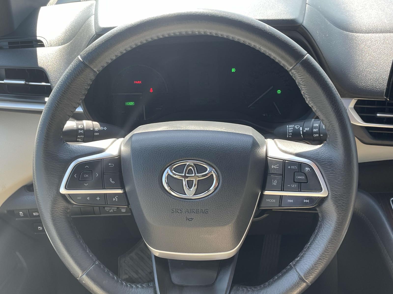 2021 Toyota Sienna XLE 29