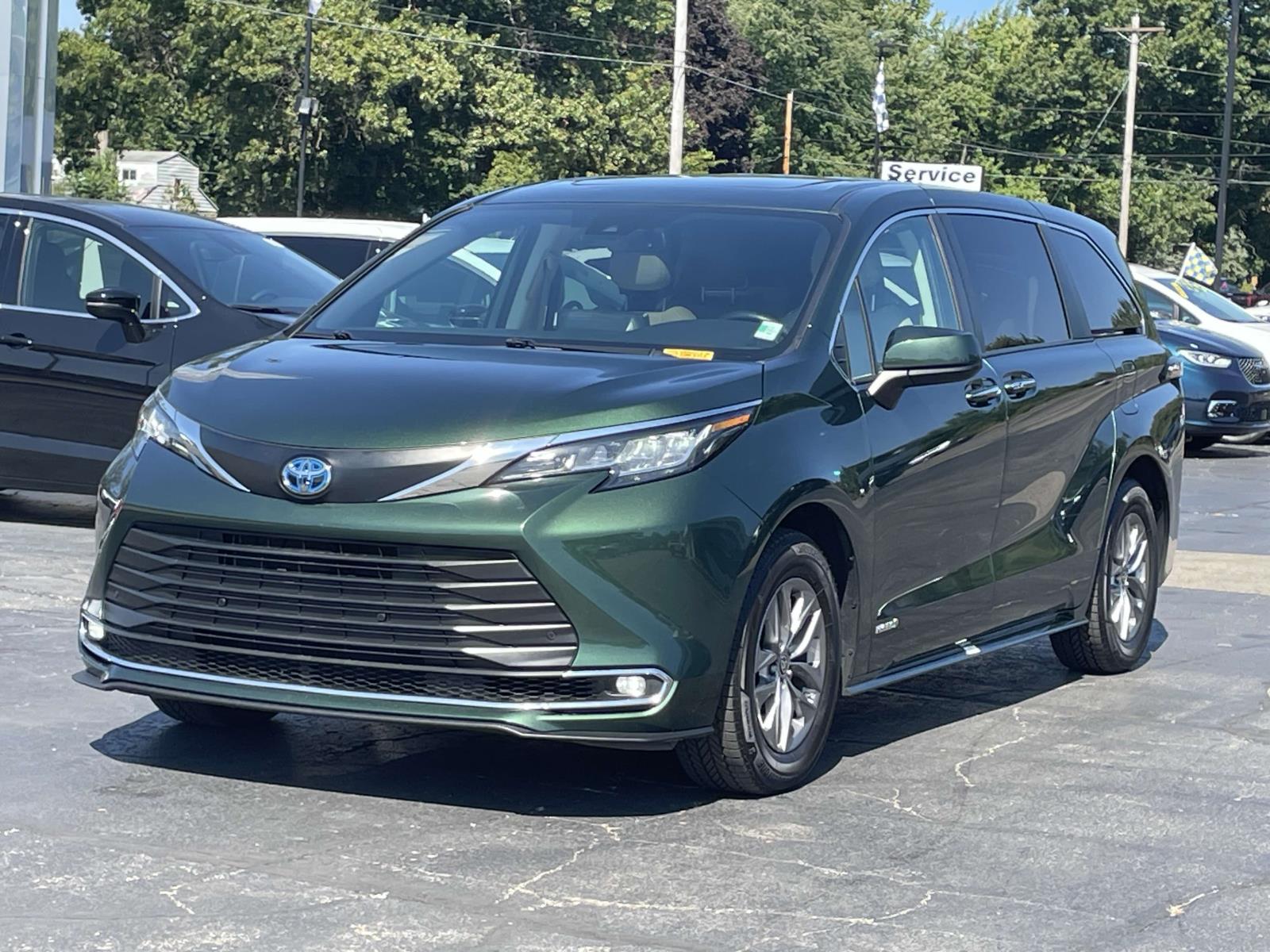 2021 Toyota Sienna XLE 31