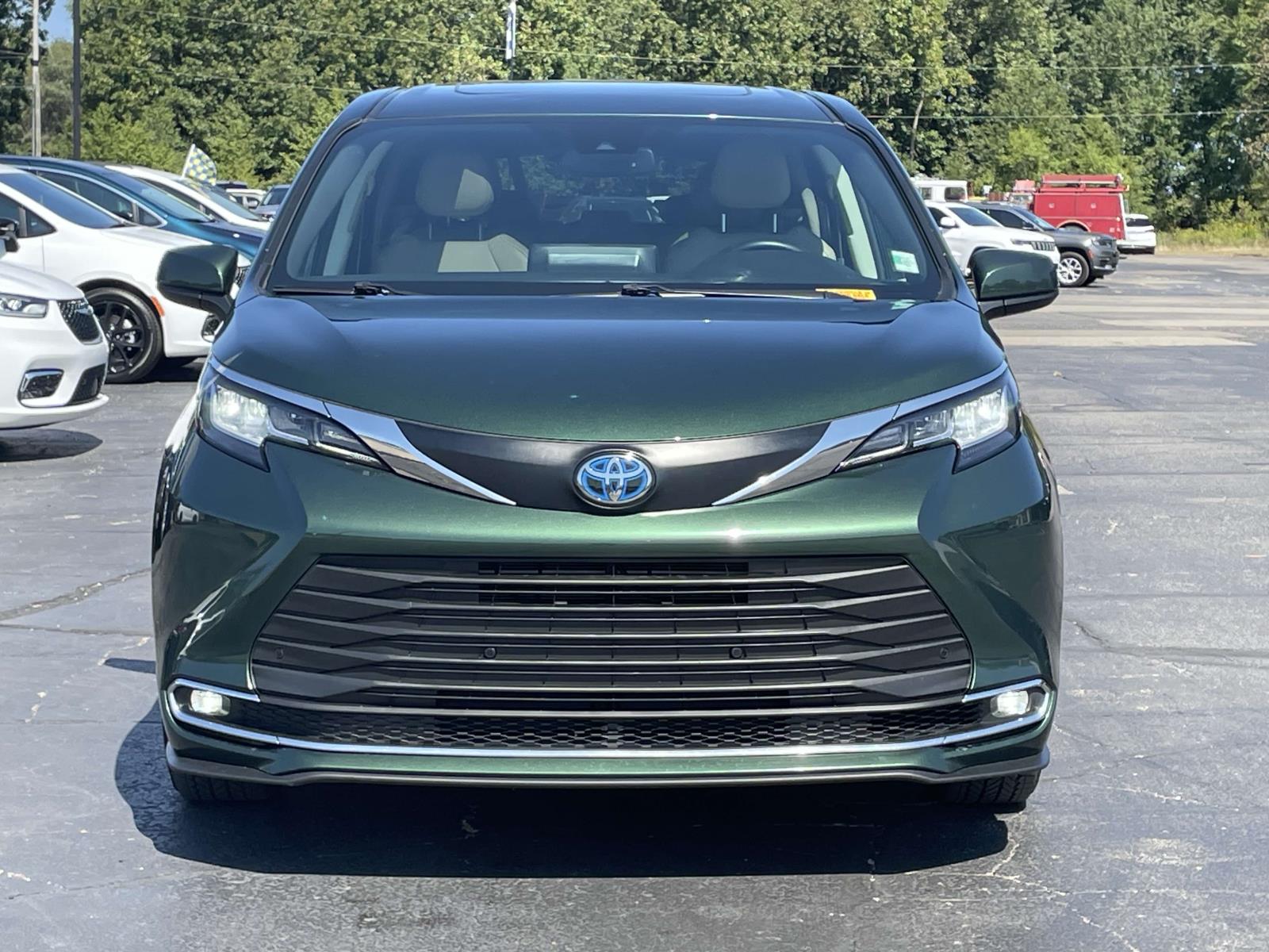 2021 Toyota Sienna XLE 32