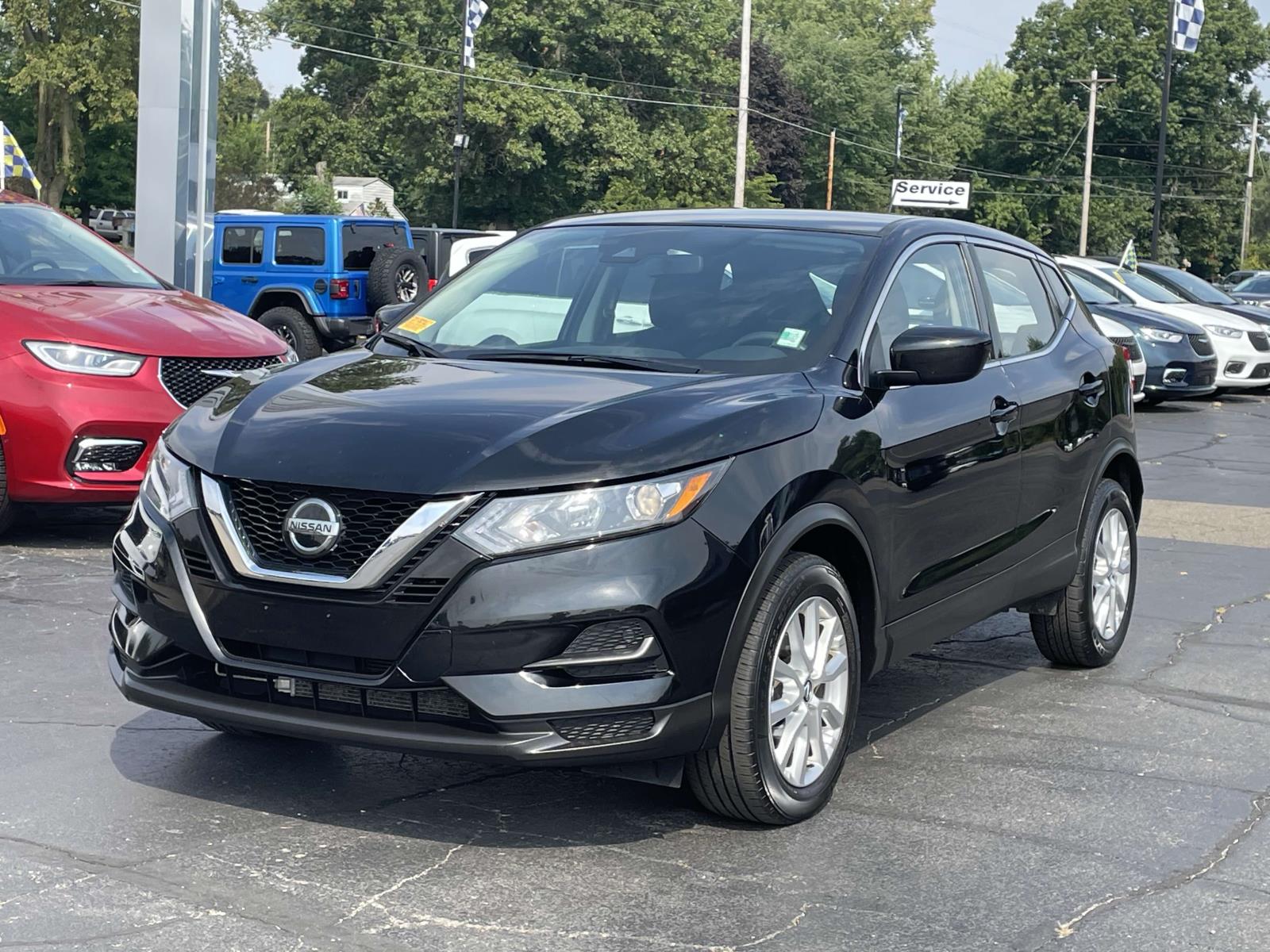 2022 Nissan Rogue Sport S 21