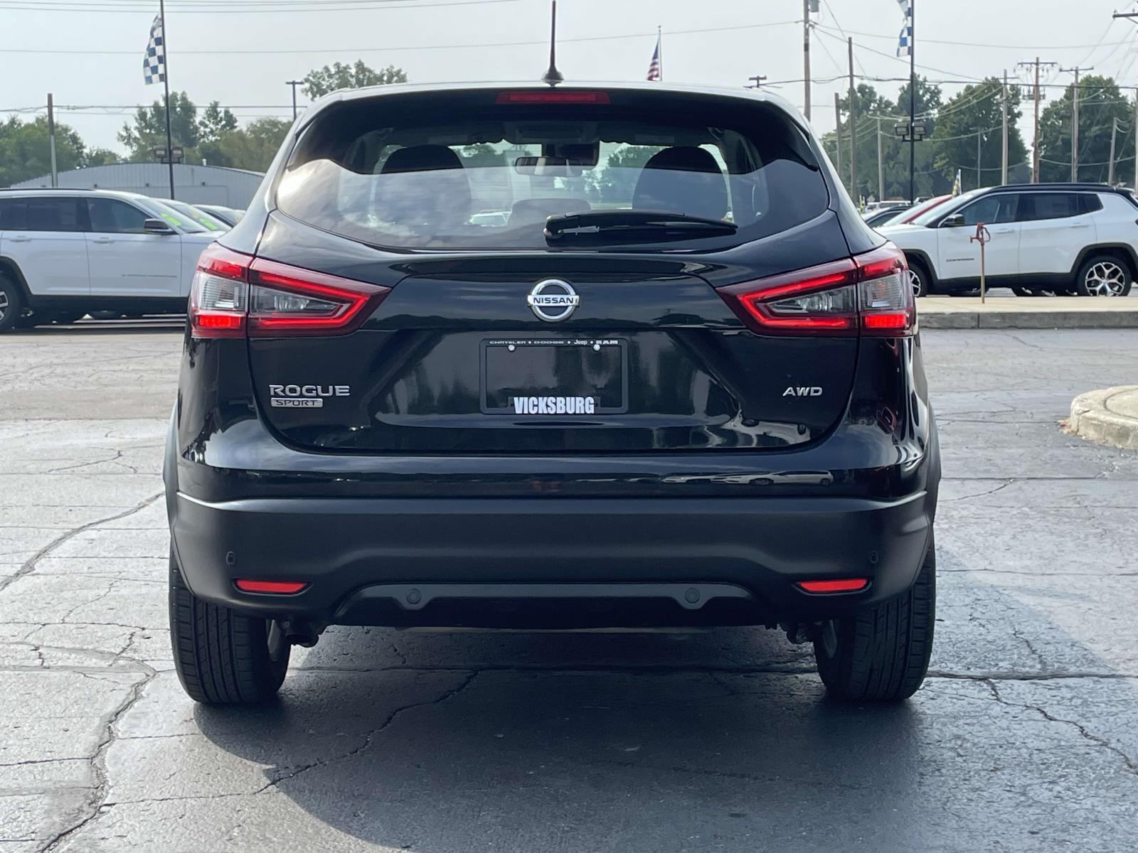 2022 Nissan Rogue Sport S 26