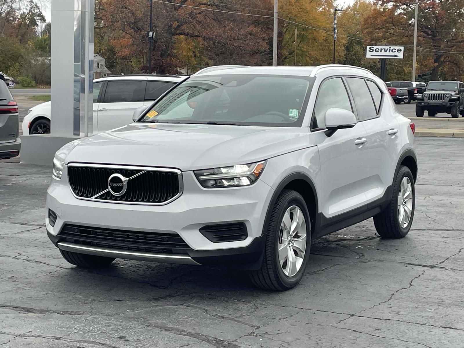 2022 Volvo XC40 Momentum 25