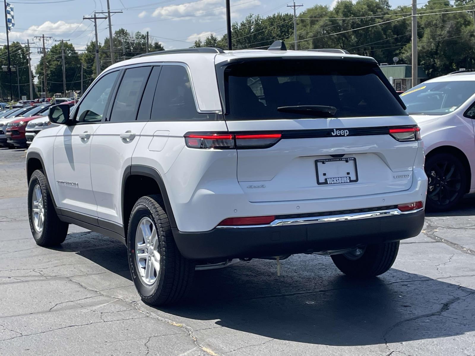 2024 Jeep Grand Cherokee Laredo 2