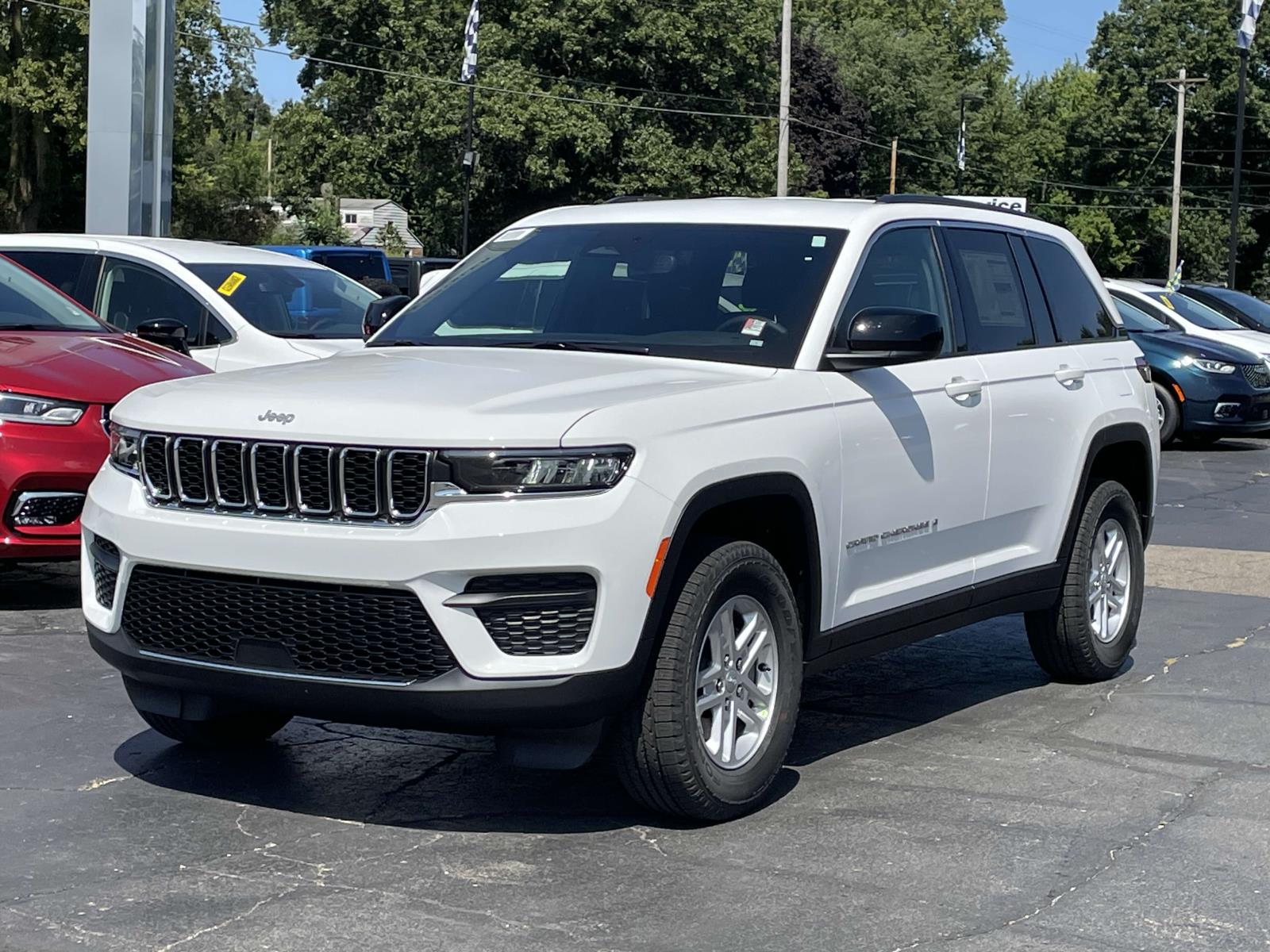 2024 Jeep Grand Cherokee Laredo 24