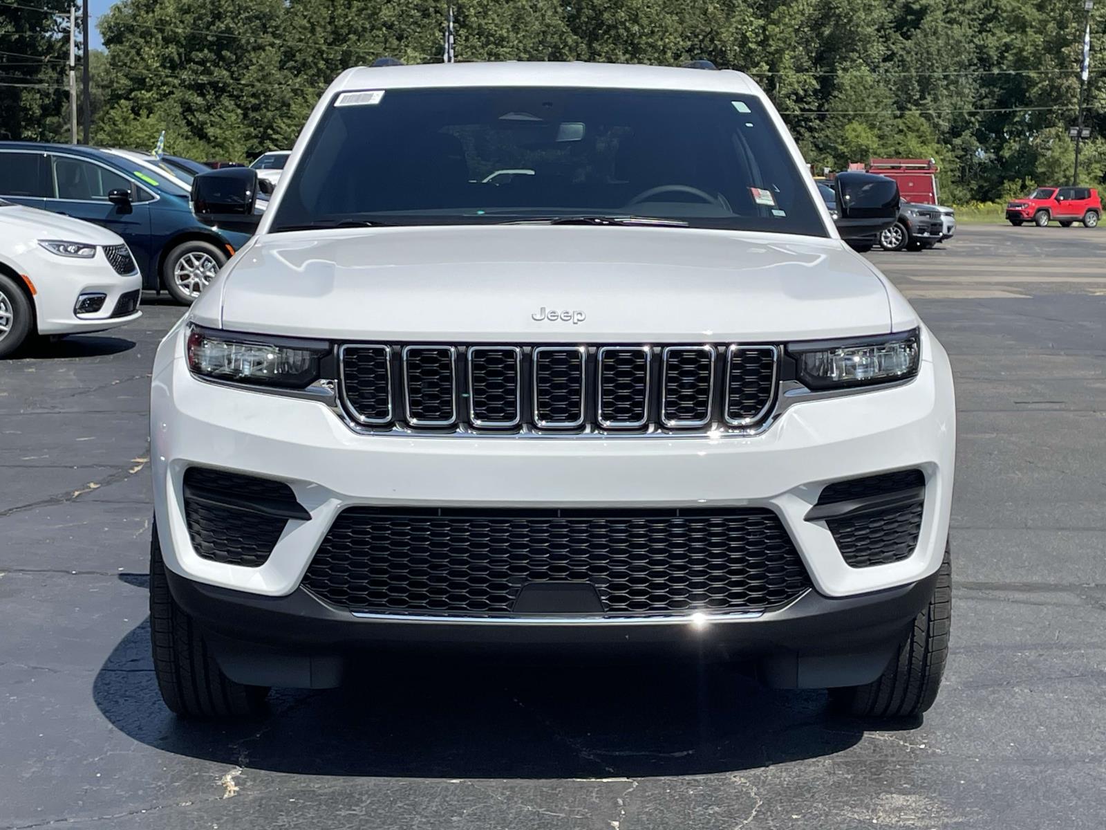 2024 Jeep Grand Cherokee Laredo 25