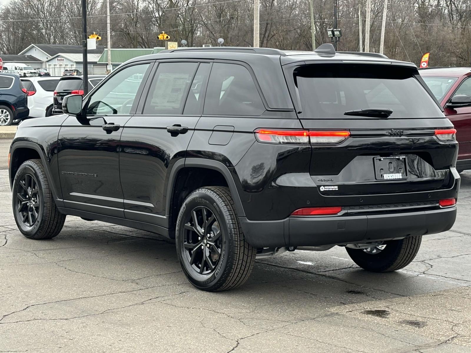 2025 Jeep Grand Cherokee Laredo 2