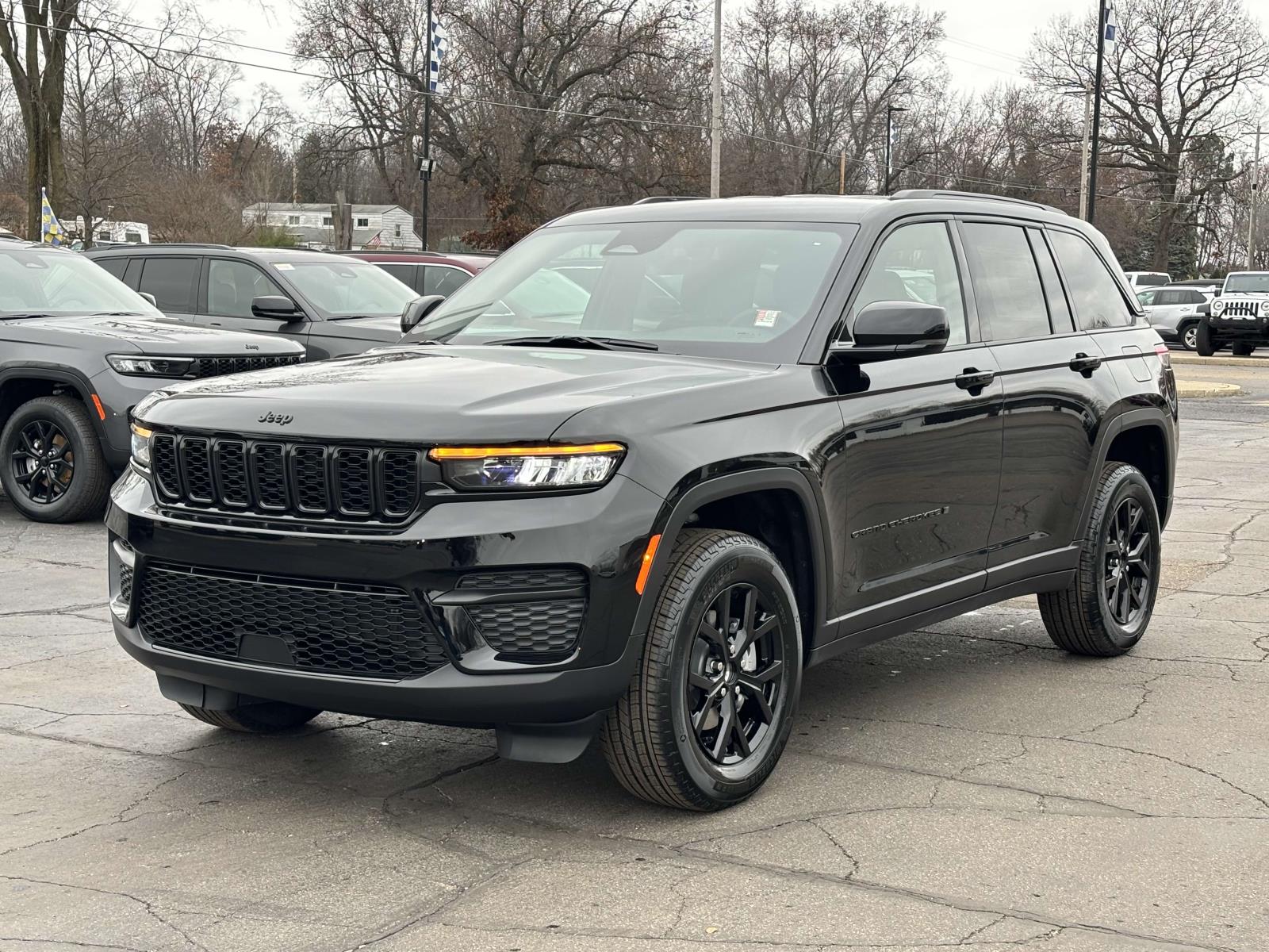 2025 Jeep Grand Cherokee Laredo 24