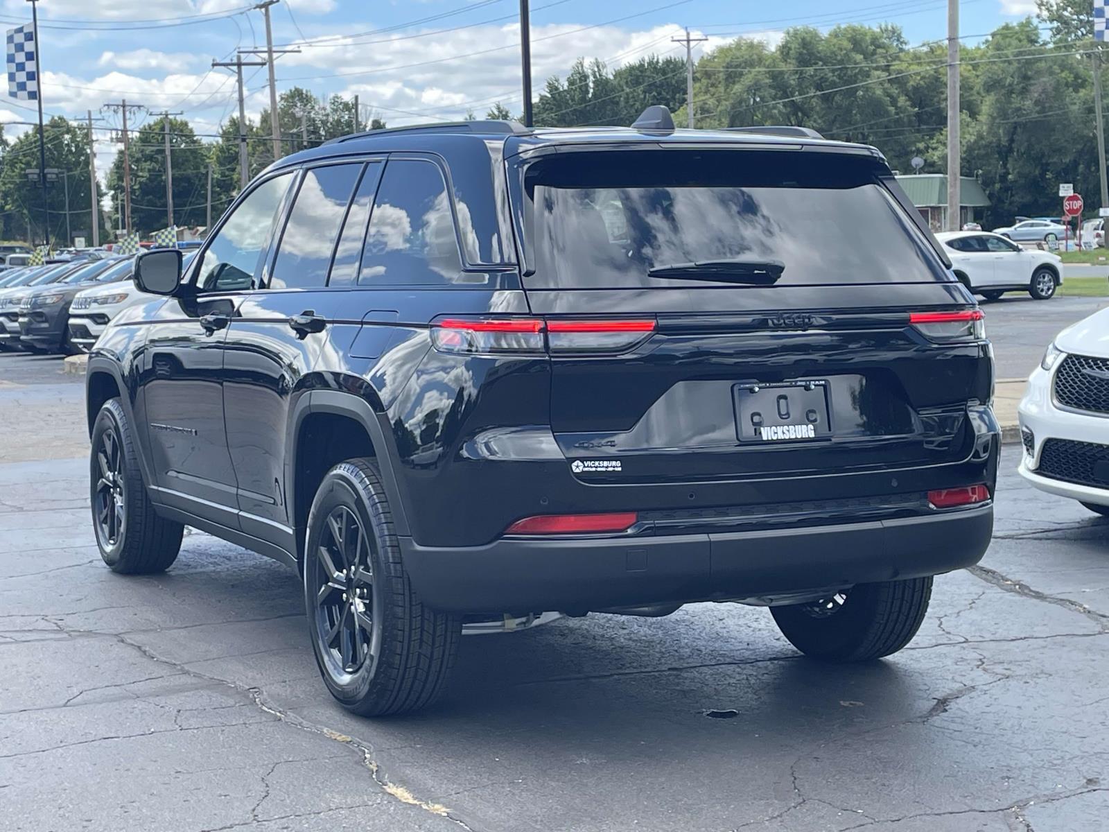 2024 Jeep Grand Cherokee Laredo 2