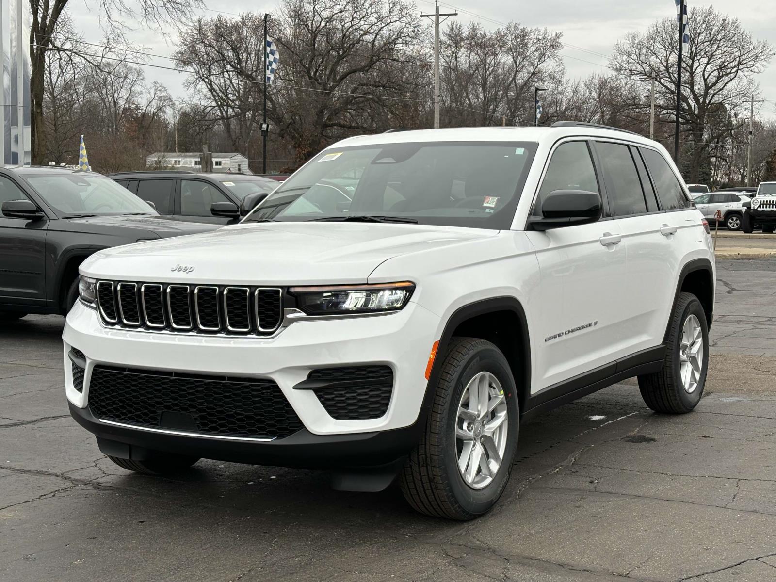 2025 Jeep Grand Cherokee Laredo 25