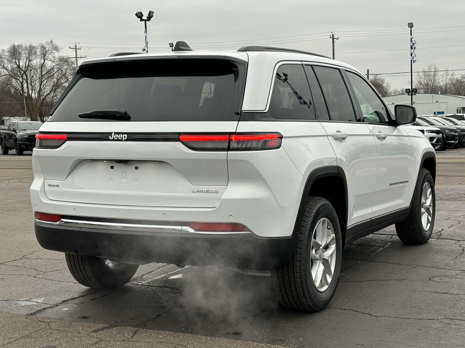 2025 Jeep Grand Cherokee Laredo 28