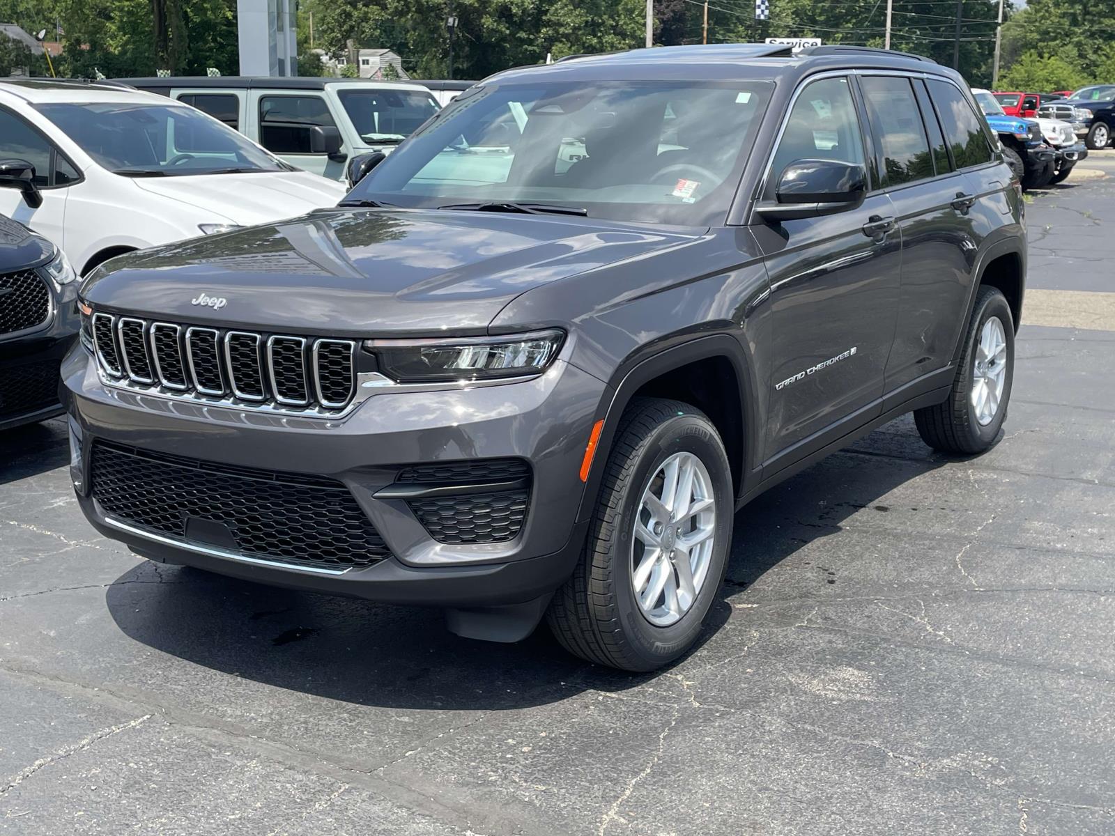 2024 Jeep Grand Cherokee Laredo X 17