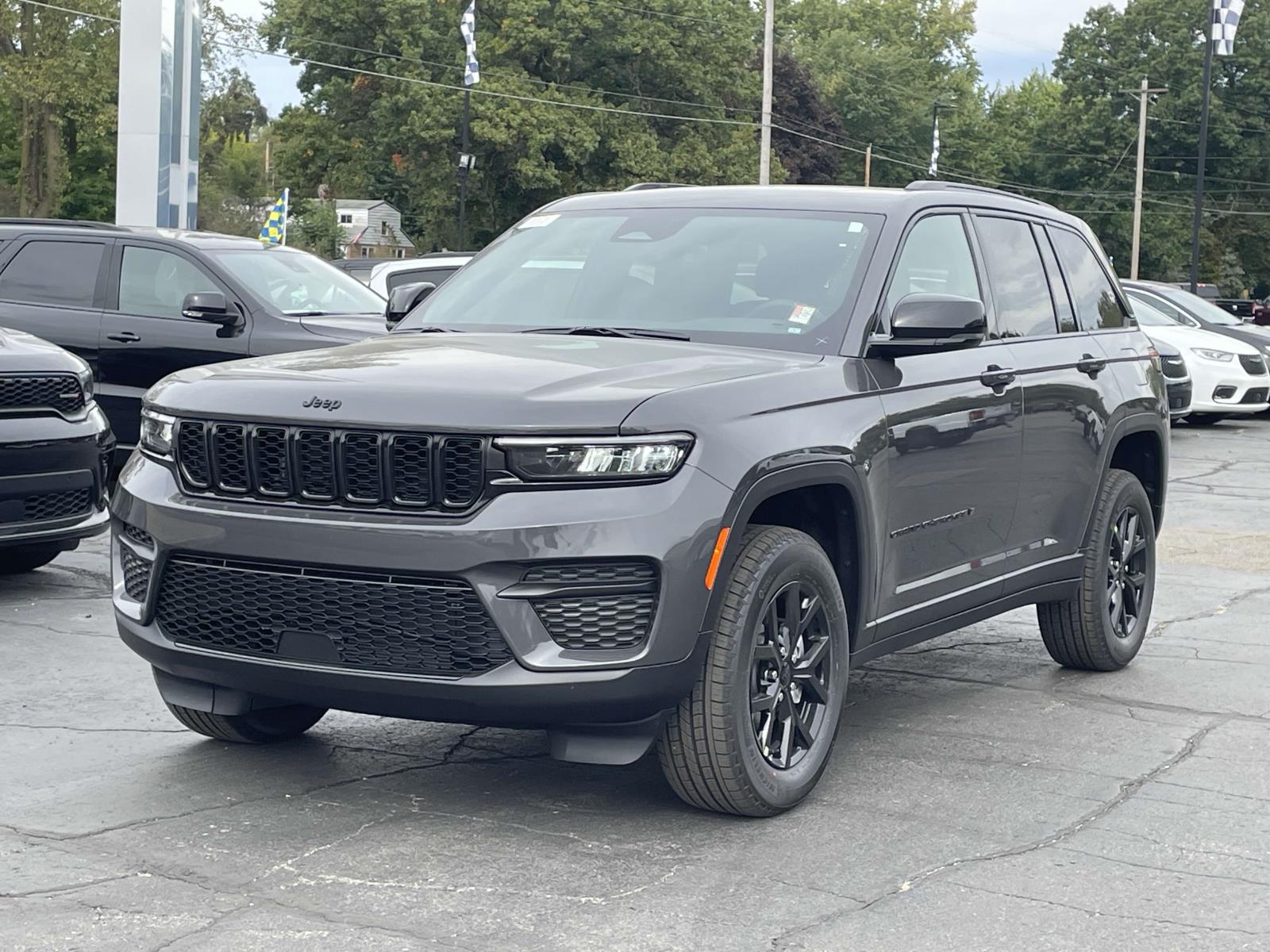 2025 Jeep Grand Cherokee Laredo 25