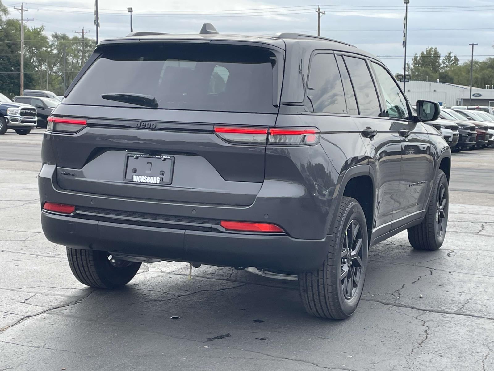 2025 Jeep Grand Cherokee Laredo 28