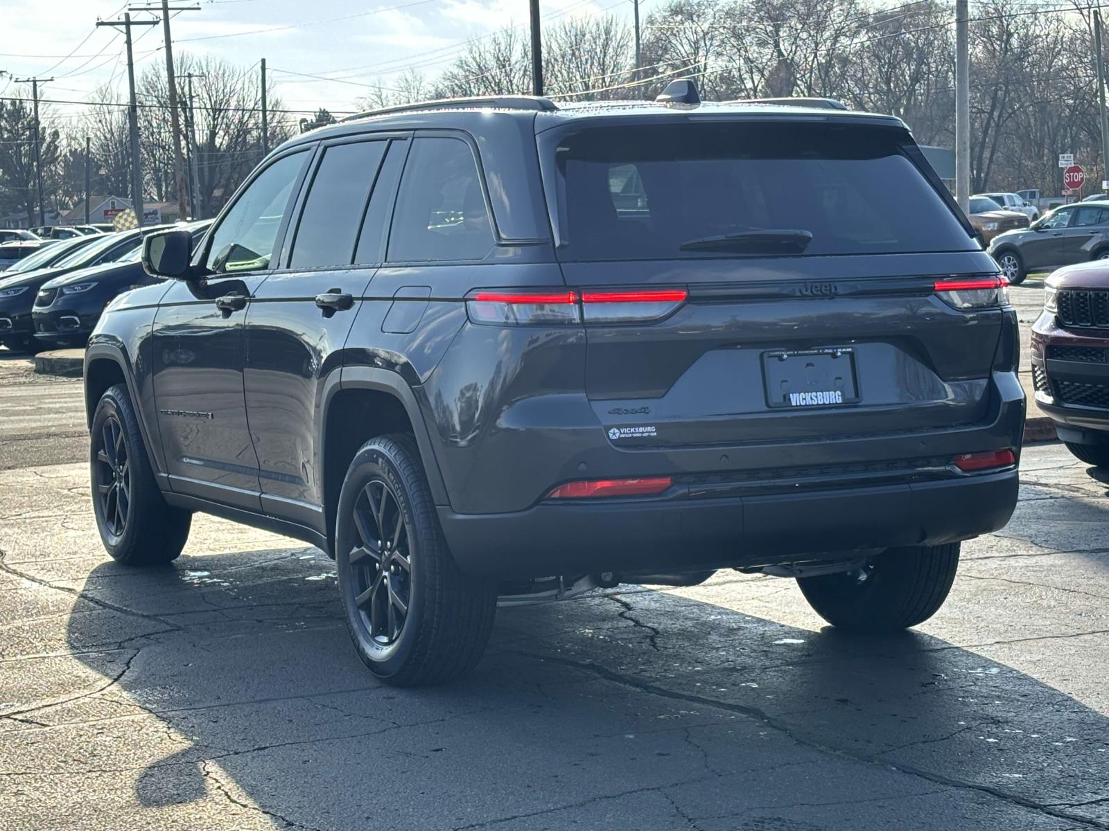 2025 Jeep Grand Cherokee Laredo 2