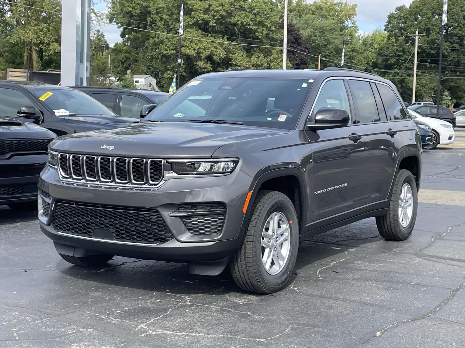 2025 Jeep Grand Cherokee Laredo 23