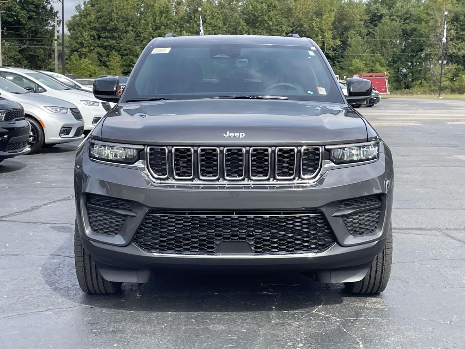 2025 Jeep Grand Cherokee Laredo 24