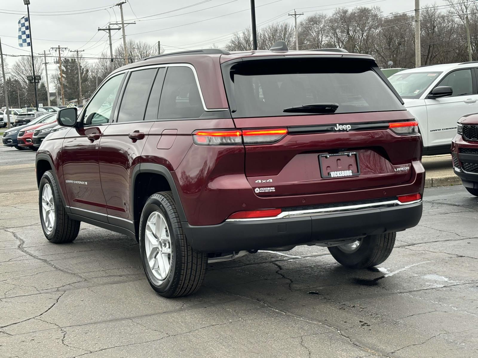 2025 Jeep Grand Cherokee Laredo 2