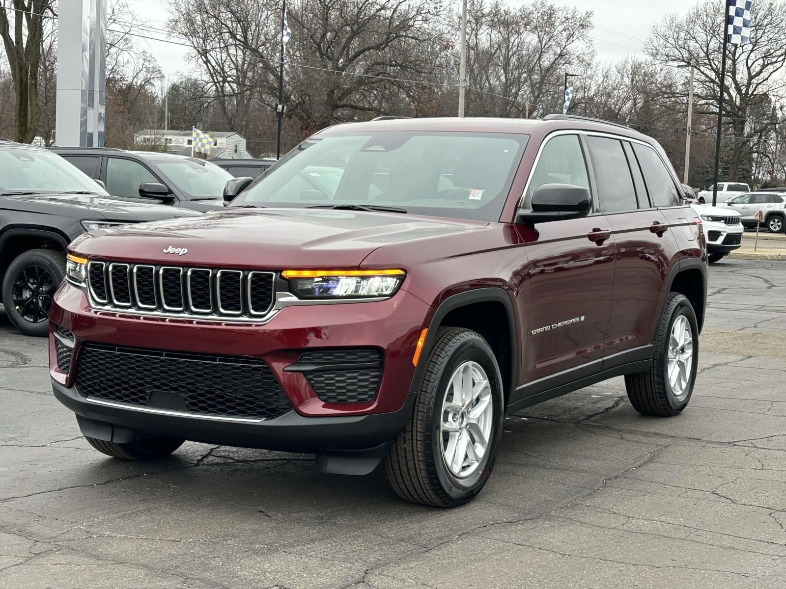 2025 Jeep Grand Cherokee Laredo 24