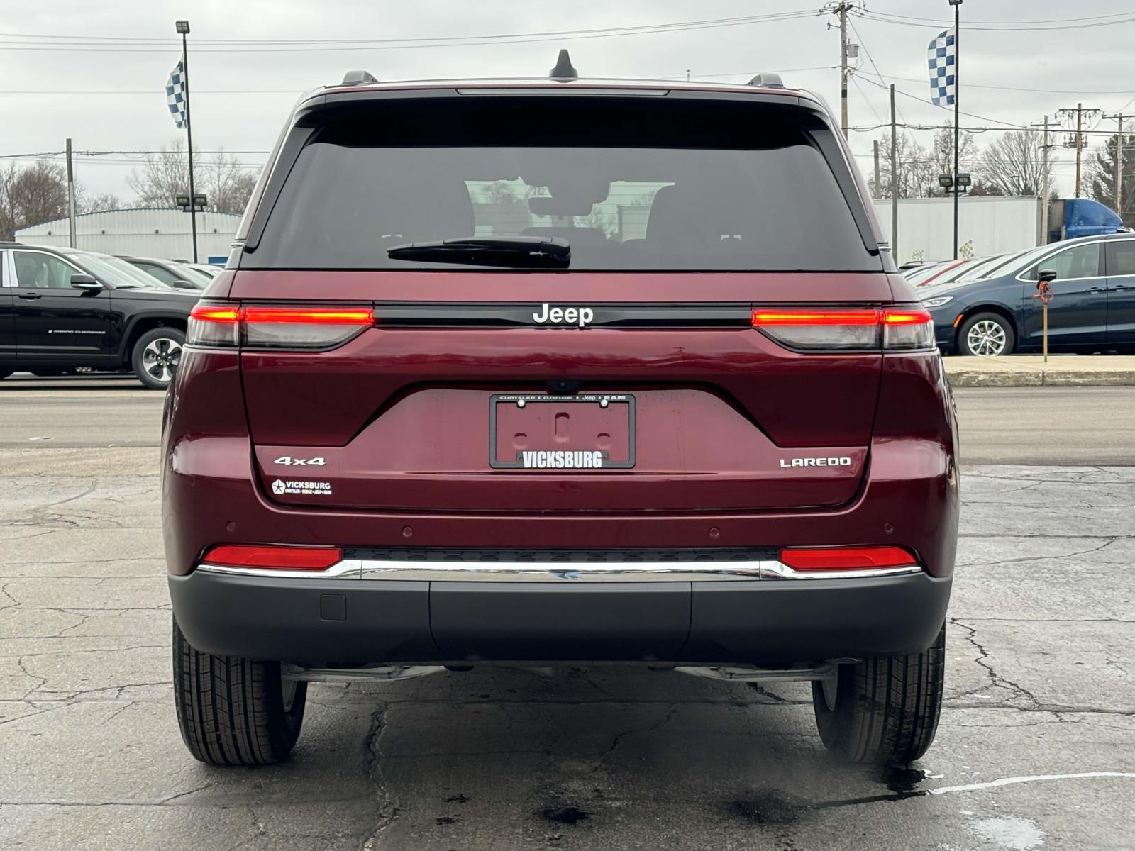 2025 Jeep Grand Cherokee Laredo 28