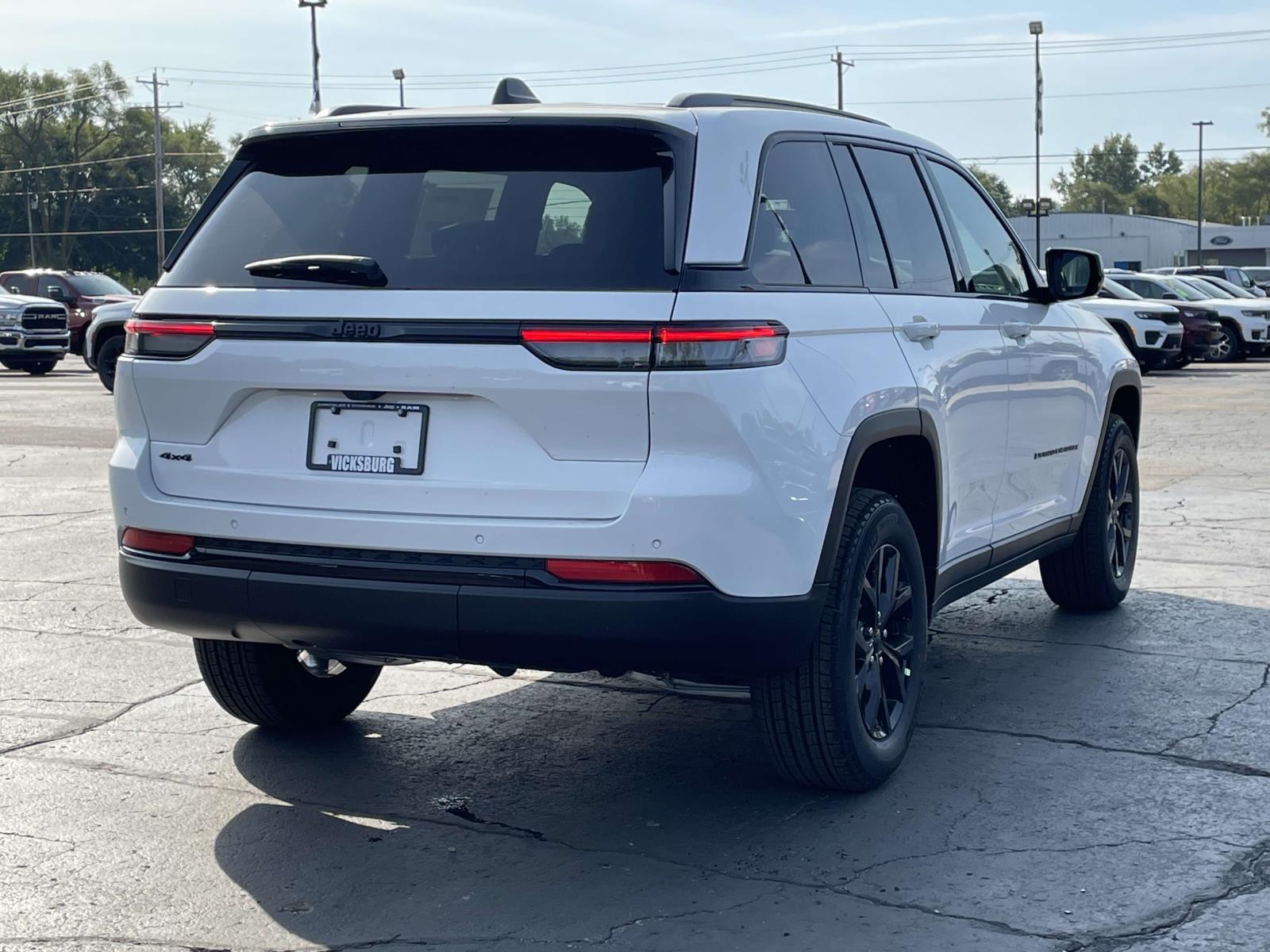 2024 Jeep Grand Cherokee Laredo 28