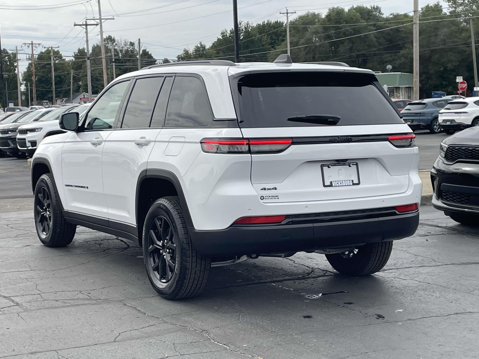 2025 Jeep Grand Cherokee Laredo 2