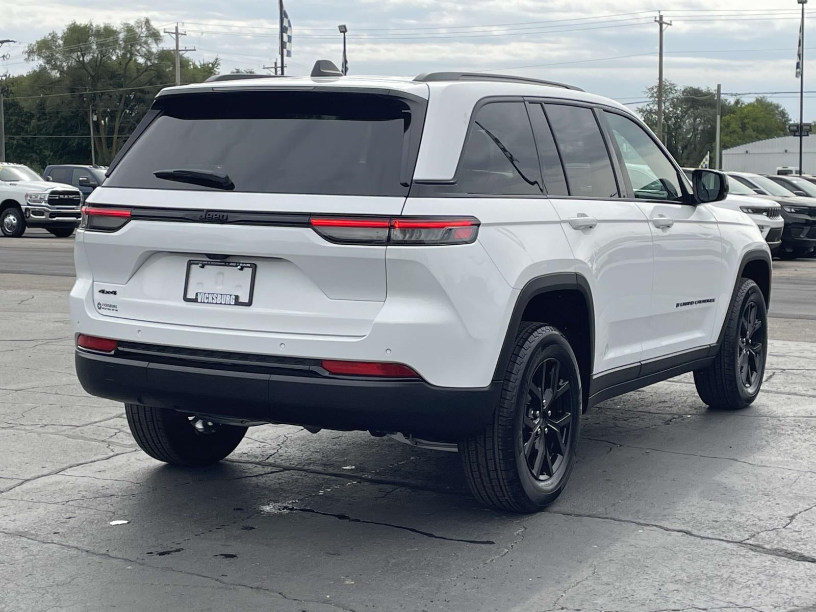 2025 Jeep Grand Cherokee Laredo 27