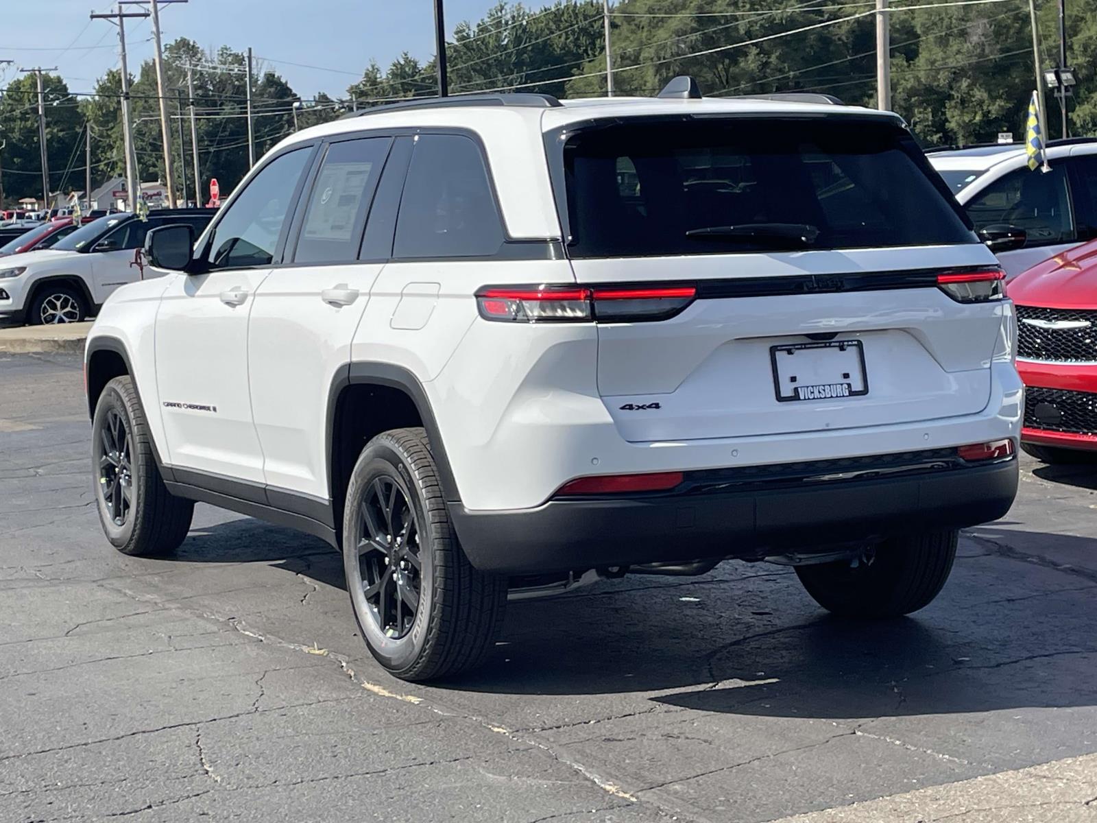 2024 Jeep Grand Cherokee Laredo 2