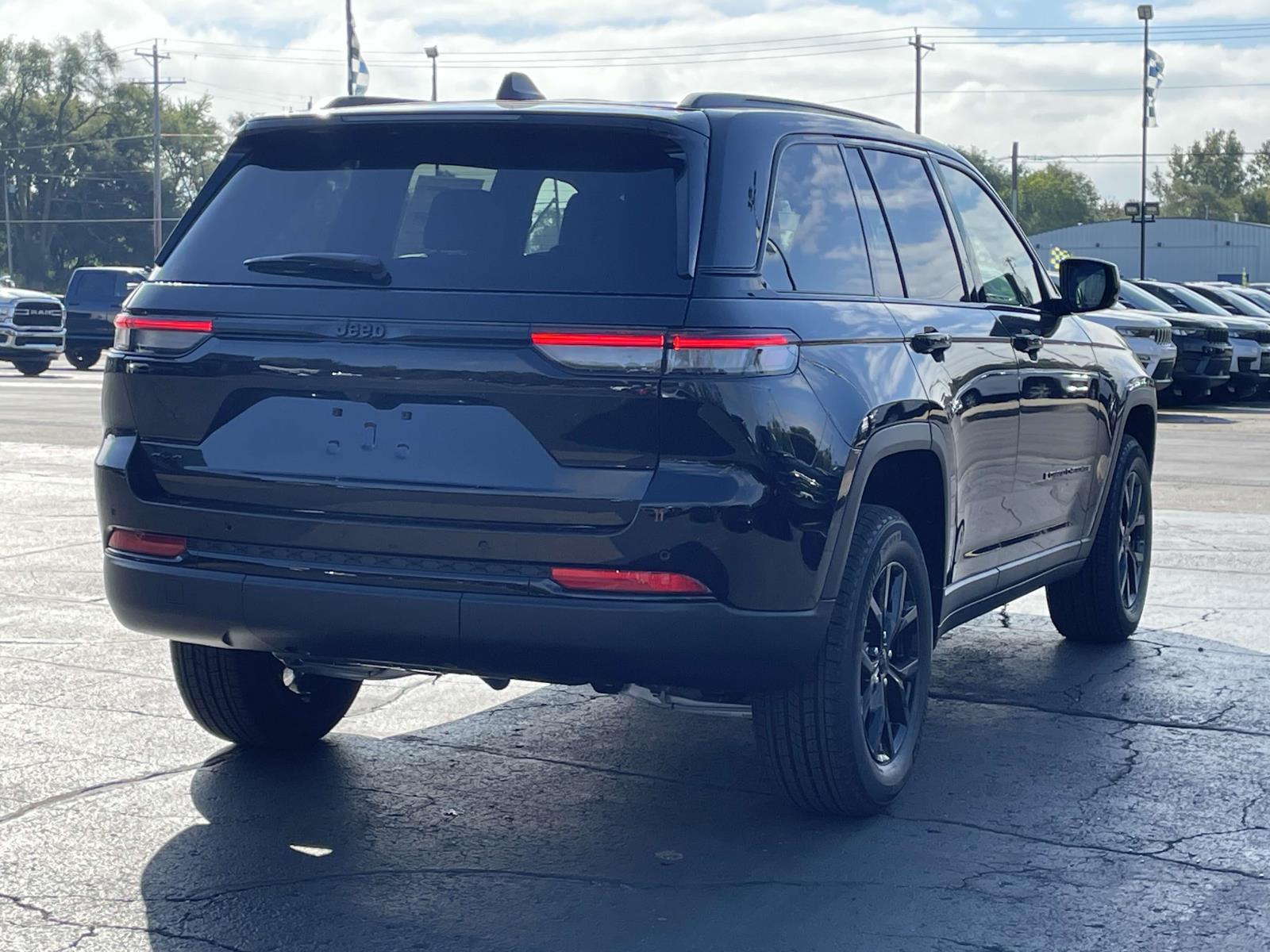 2025 Jeep Grand Cherokee Laredo 28