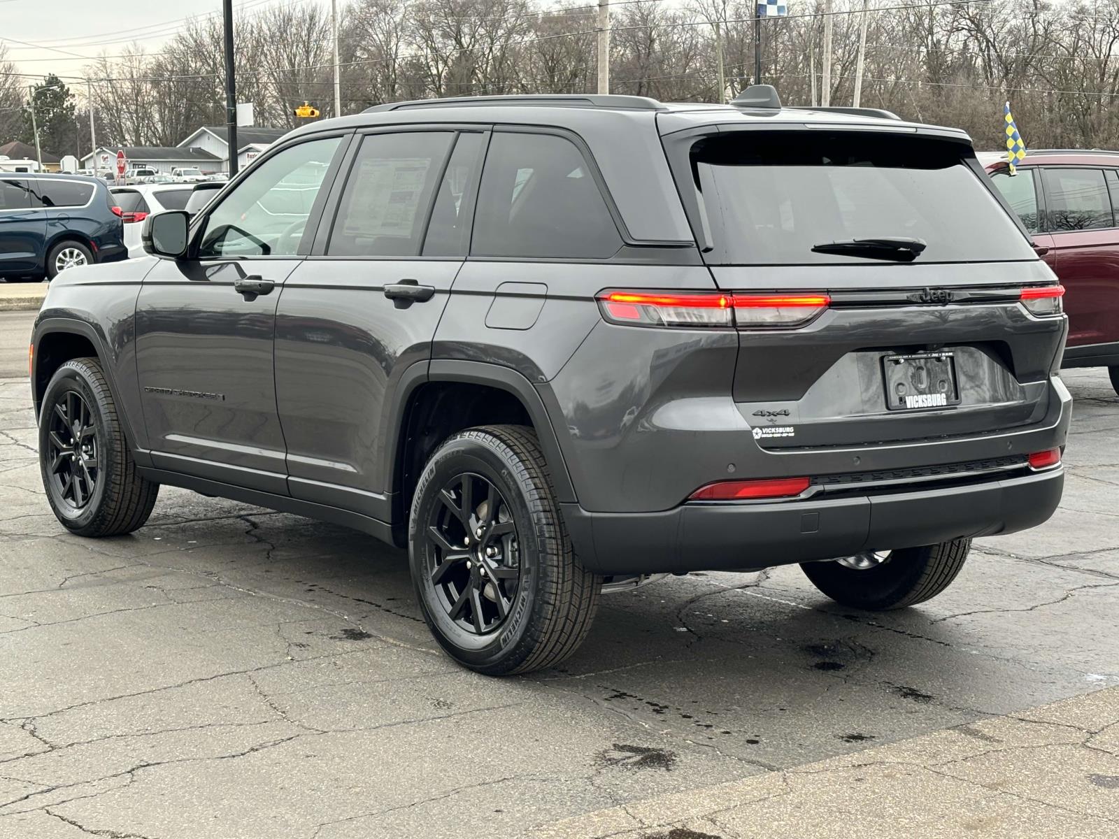 2025 Jeep Grand Cherokee Laredo 2