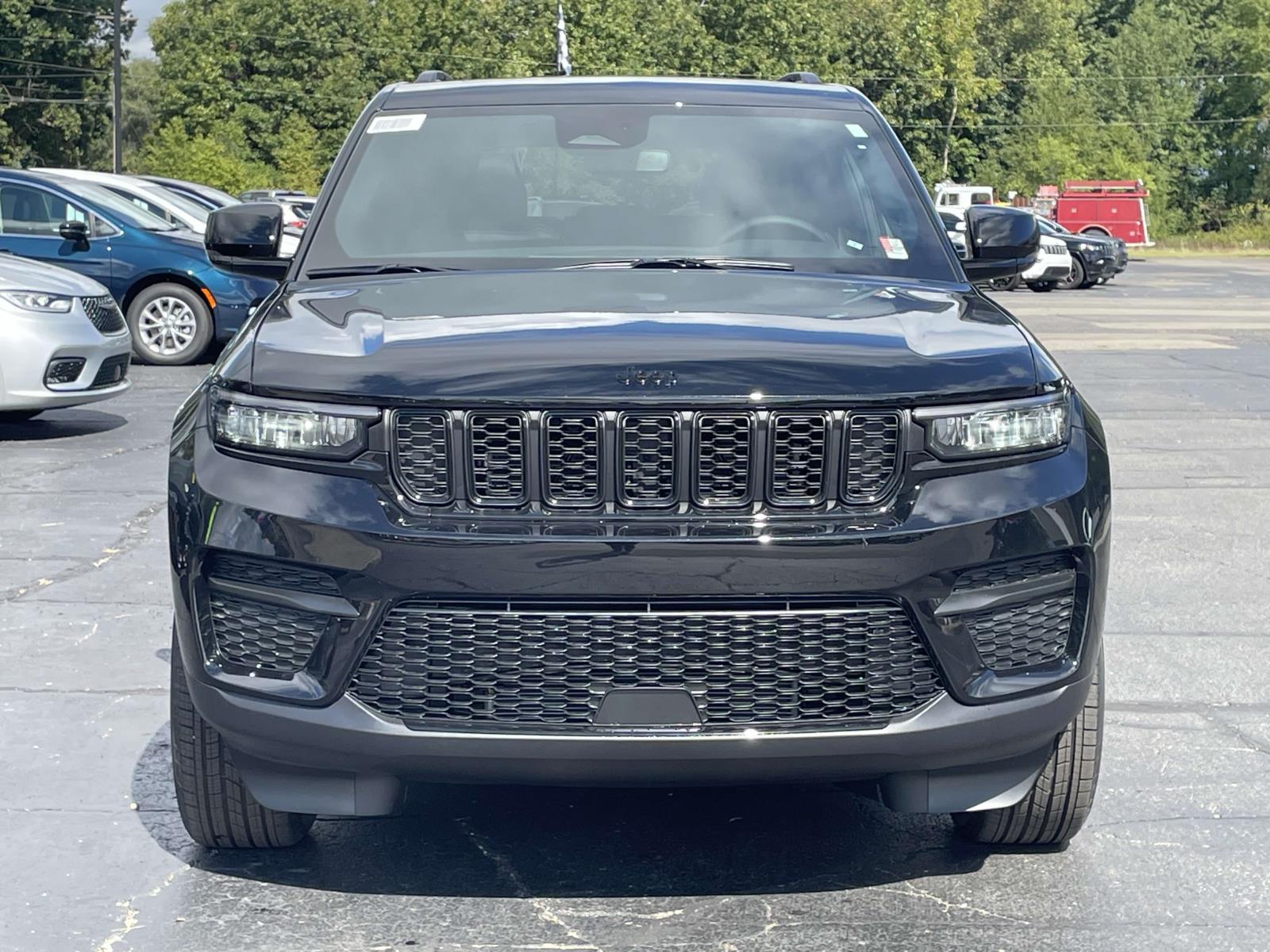 2024 Jeep Grand Cherokee Laredo 25