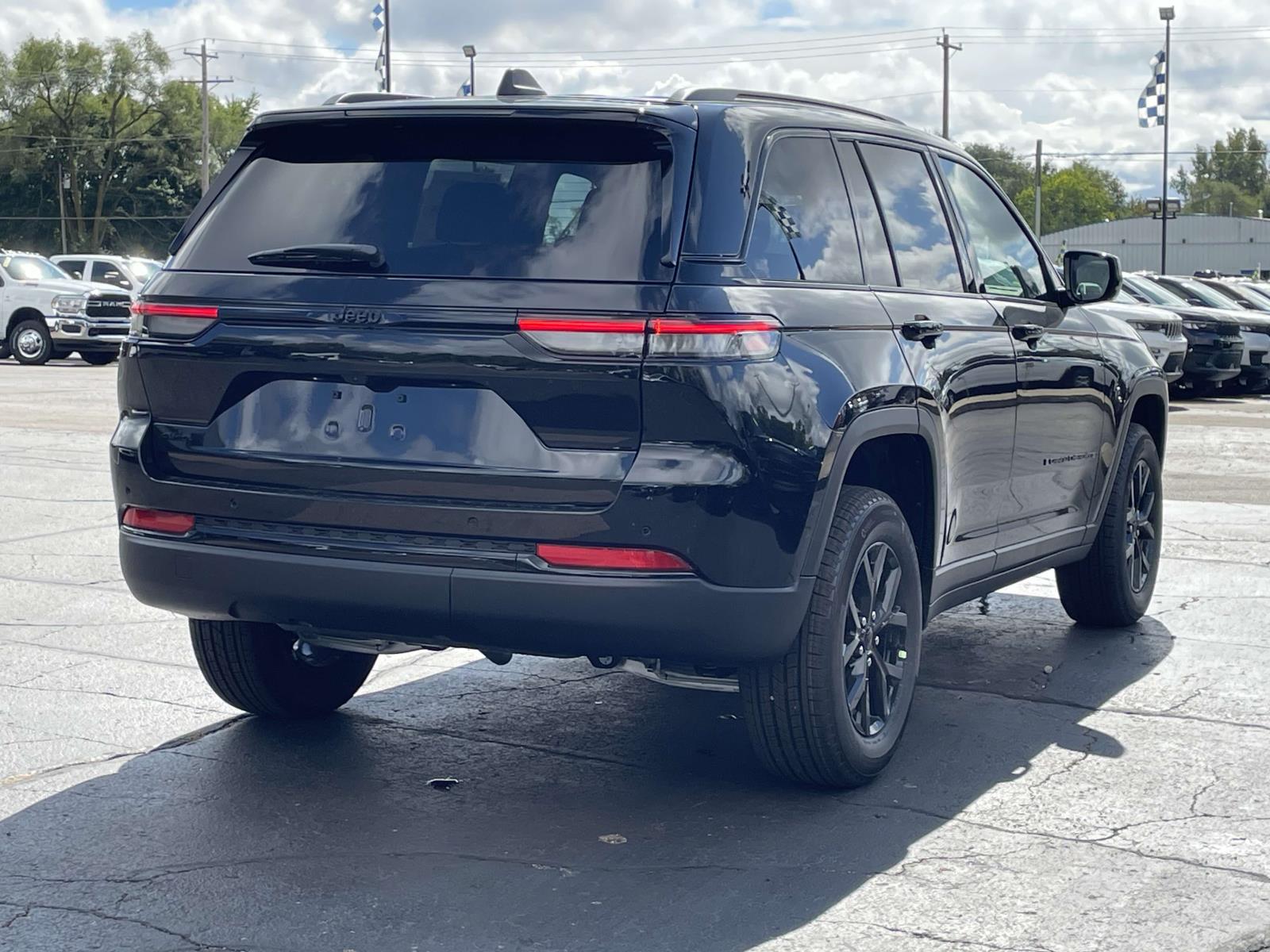 2024 Jeep Grand Cherokee Laredo 27