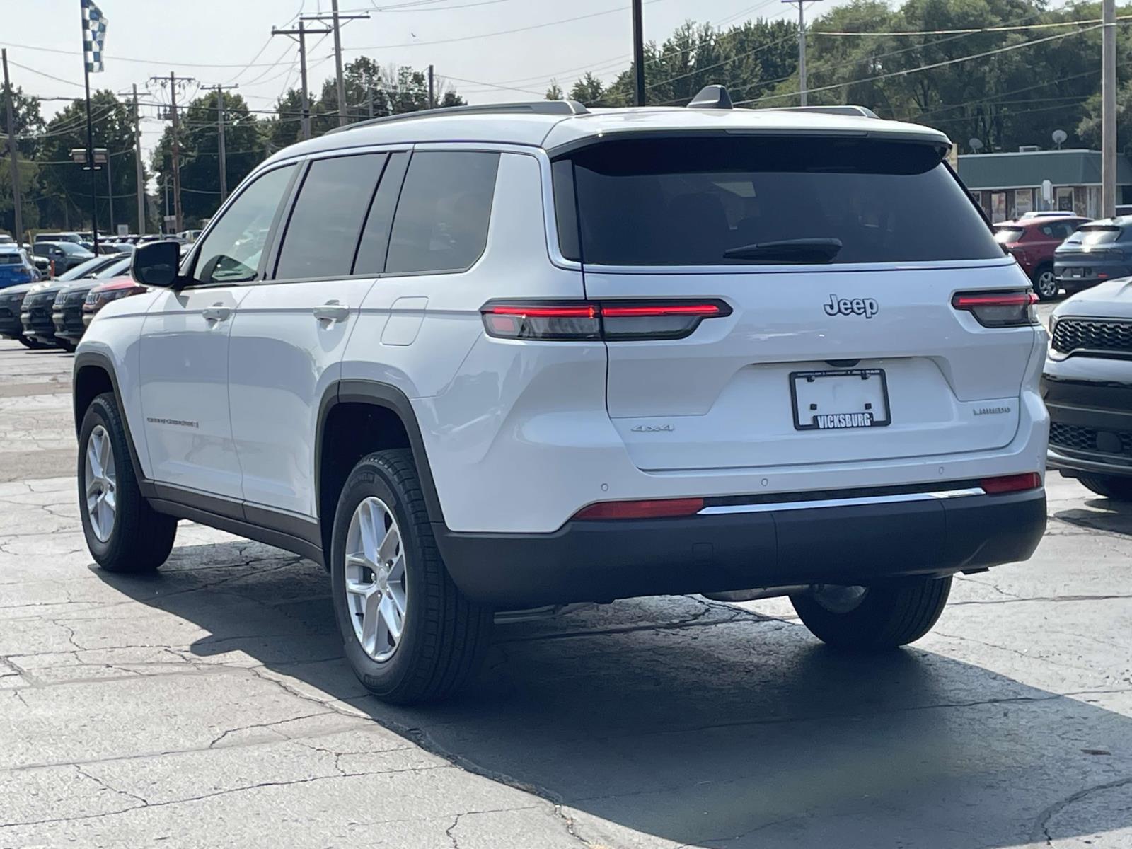 2024 Jeep Grand Cherokee L Laredo 2