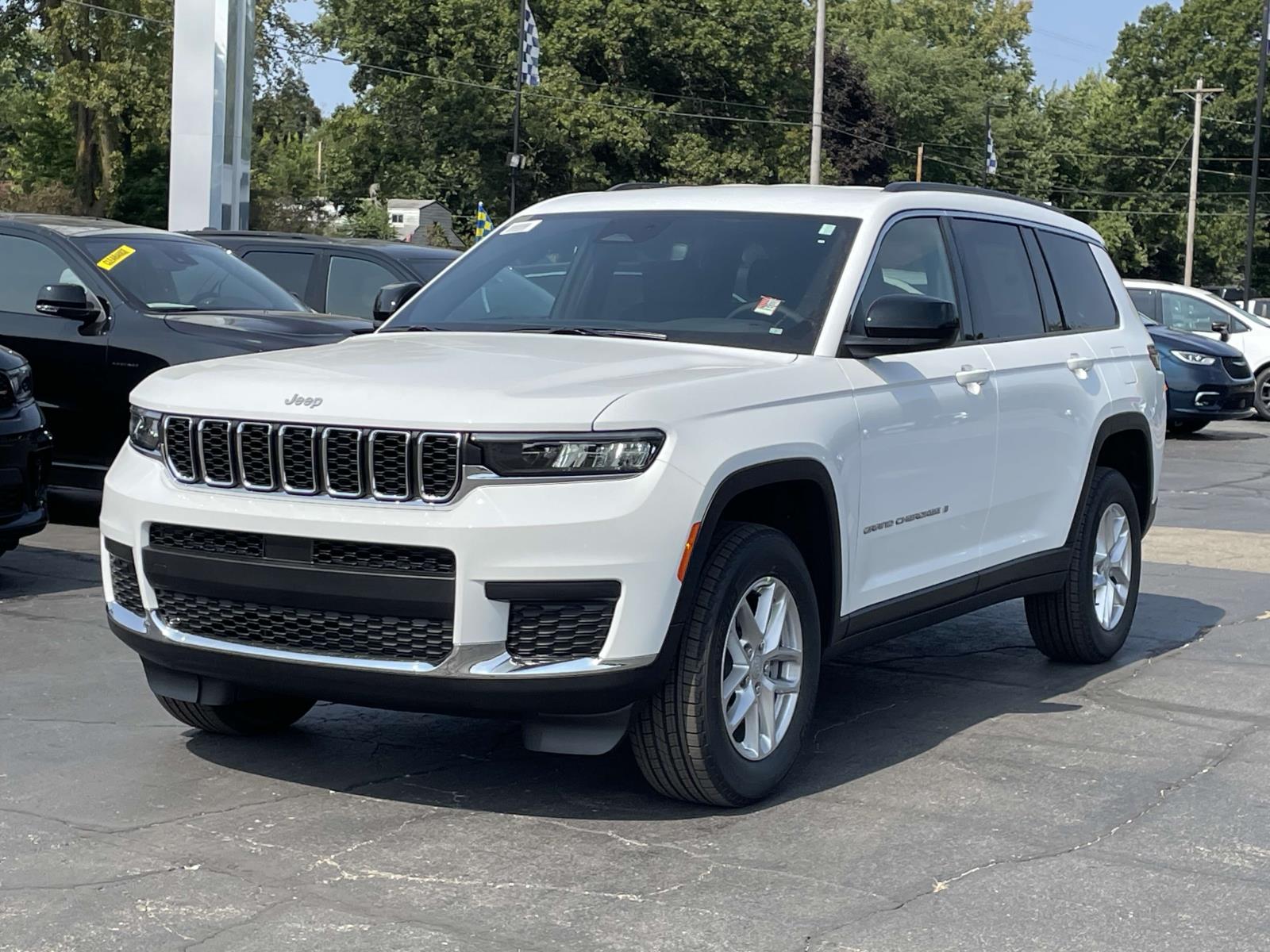 2024 Jeep Grand Cherokee L Laredo 24