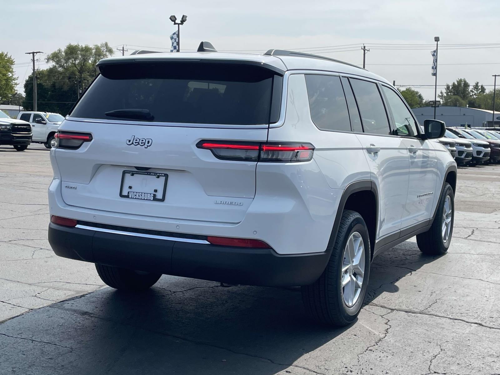 2024 Jeep Grand Cherokee L Laredo 27