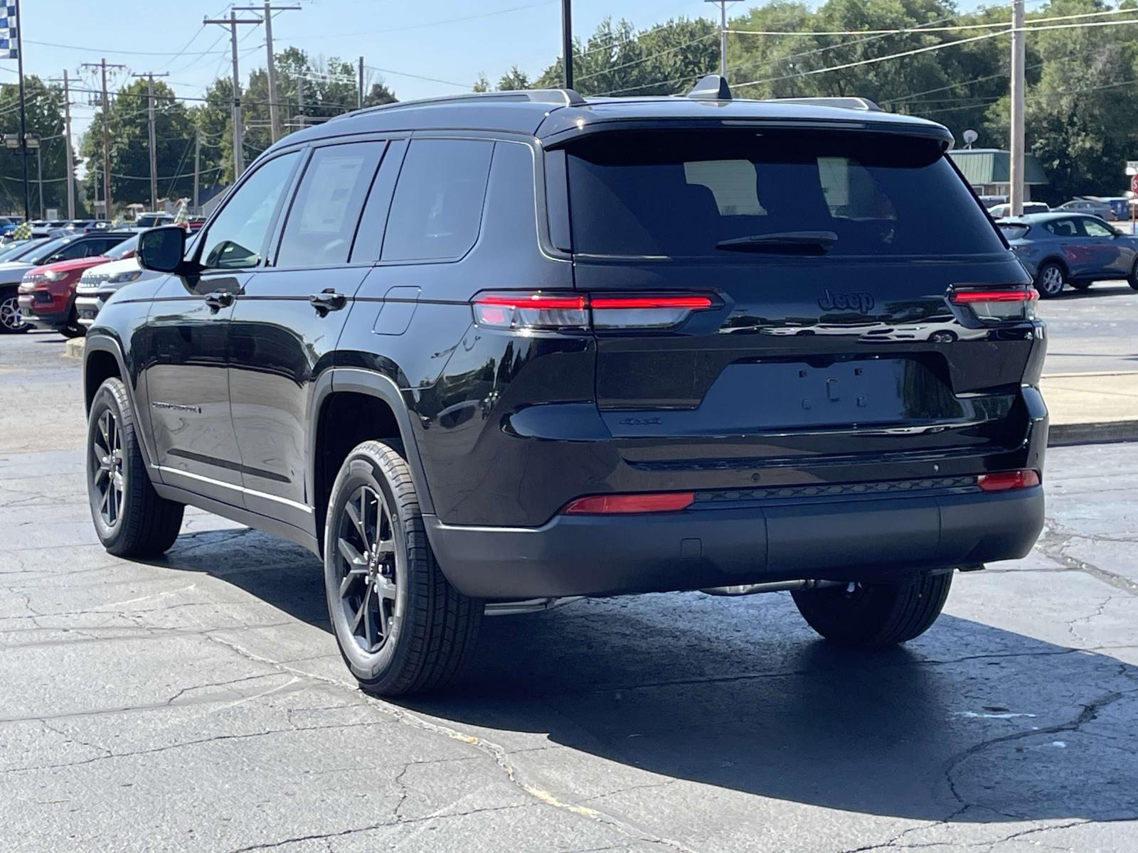 2024 Jeep Grand Cherokee L Laredo 2