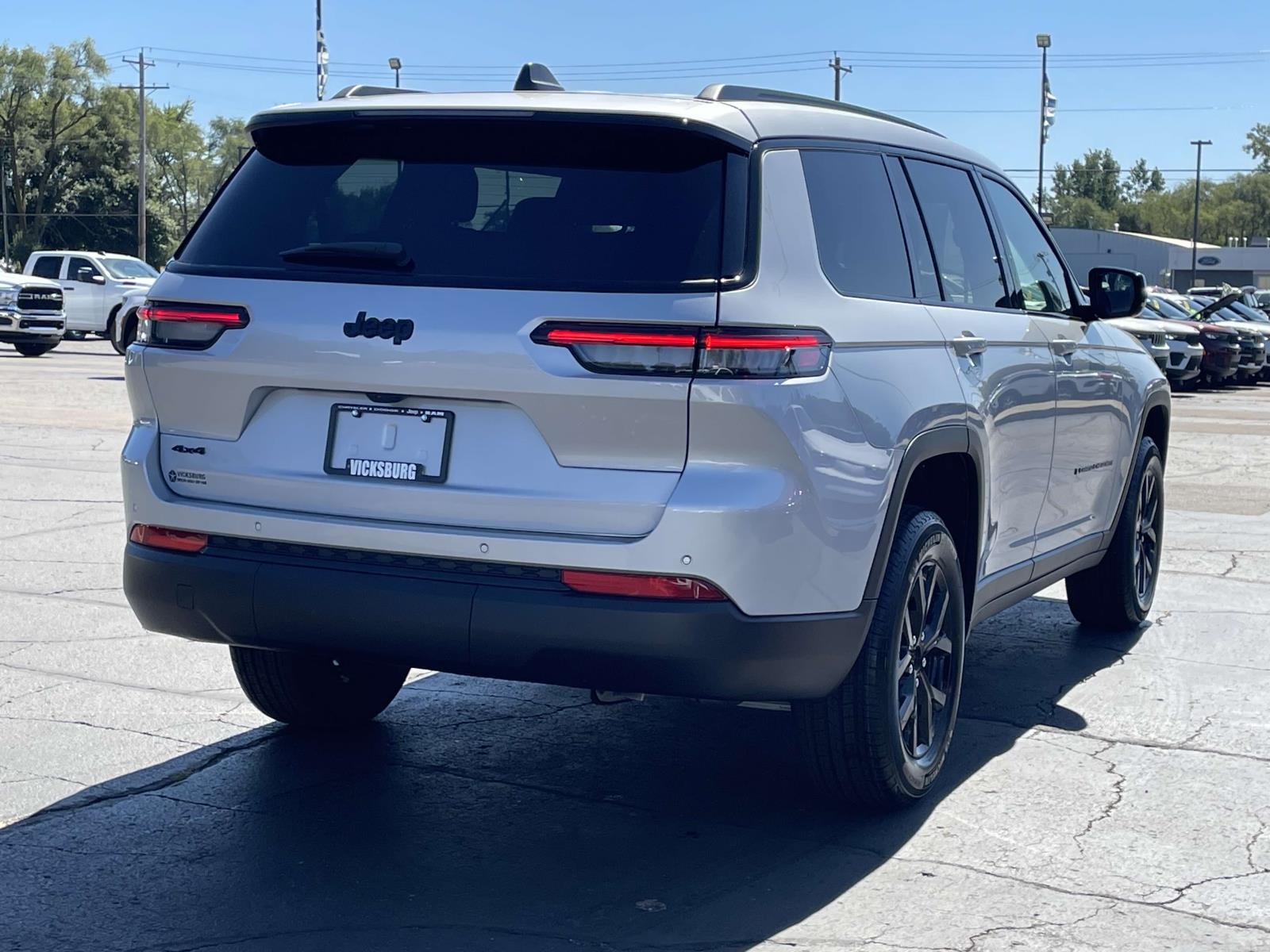 2024 Jeep Grand Cherokee L Laredo 27