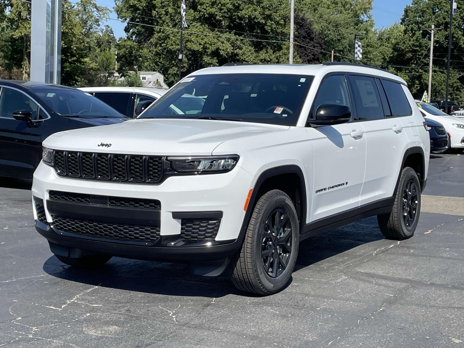 2024 Jeep Grand Cherokee L Laredo 25