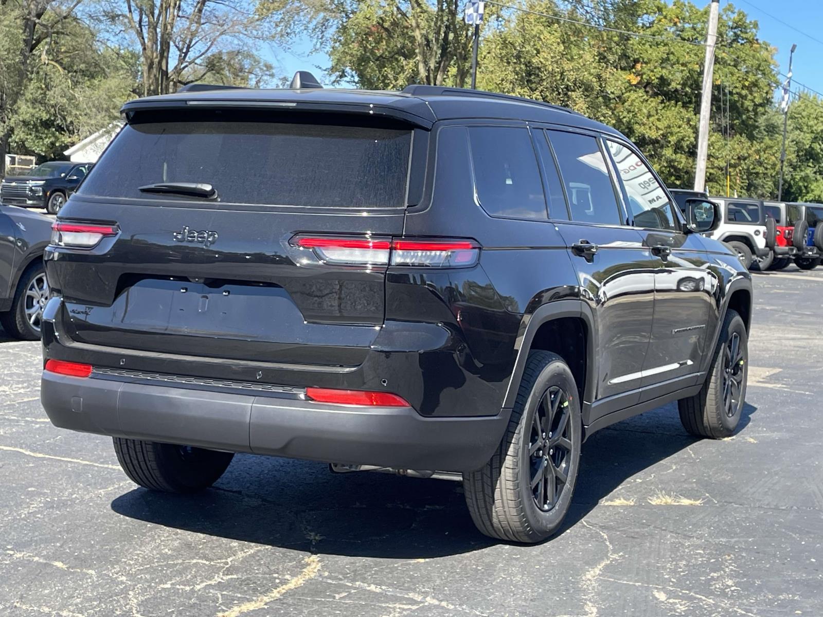 2025 Jeep Grand Cherokee L Laredo 28