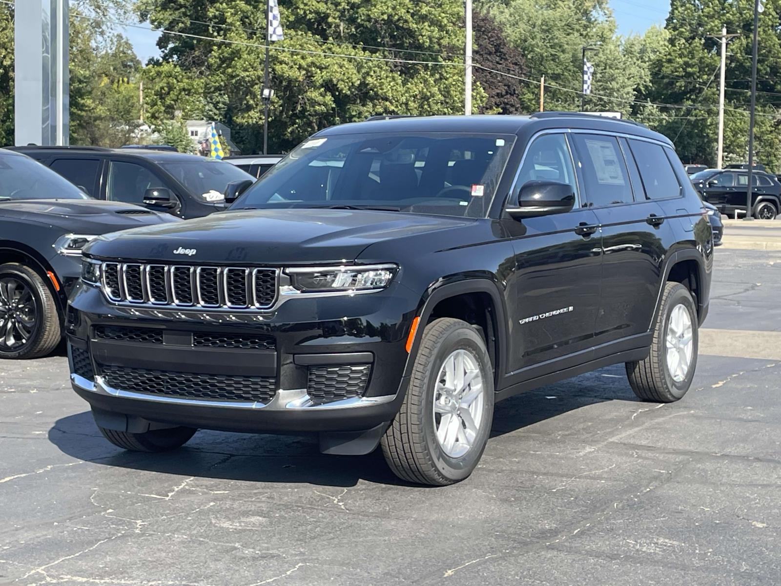 2025 Jeep Grand Cherokee L Laredo 24