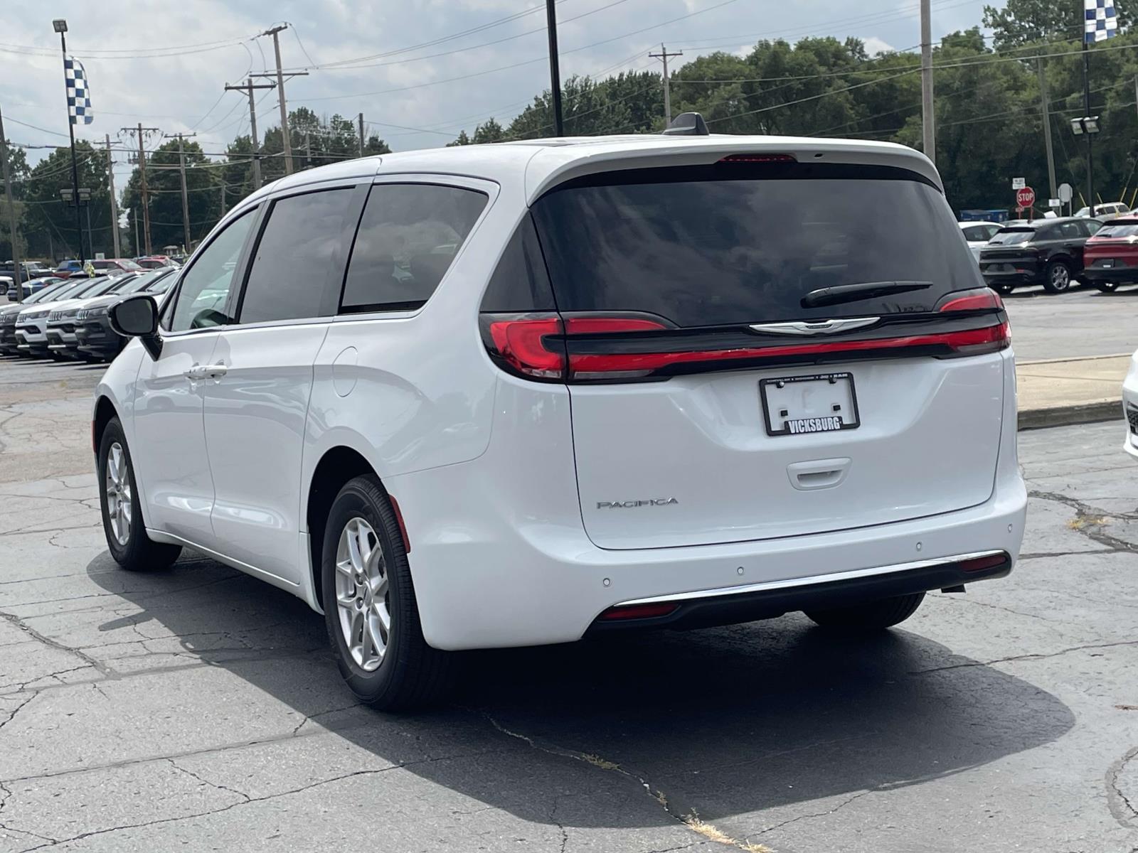 2024 Chrysler Pacifica Touring L 2