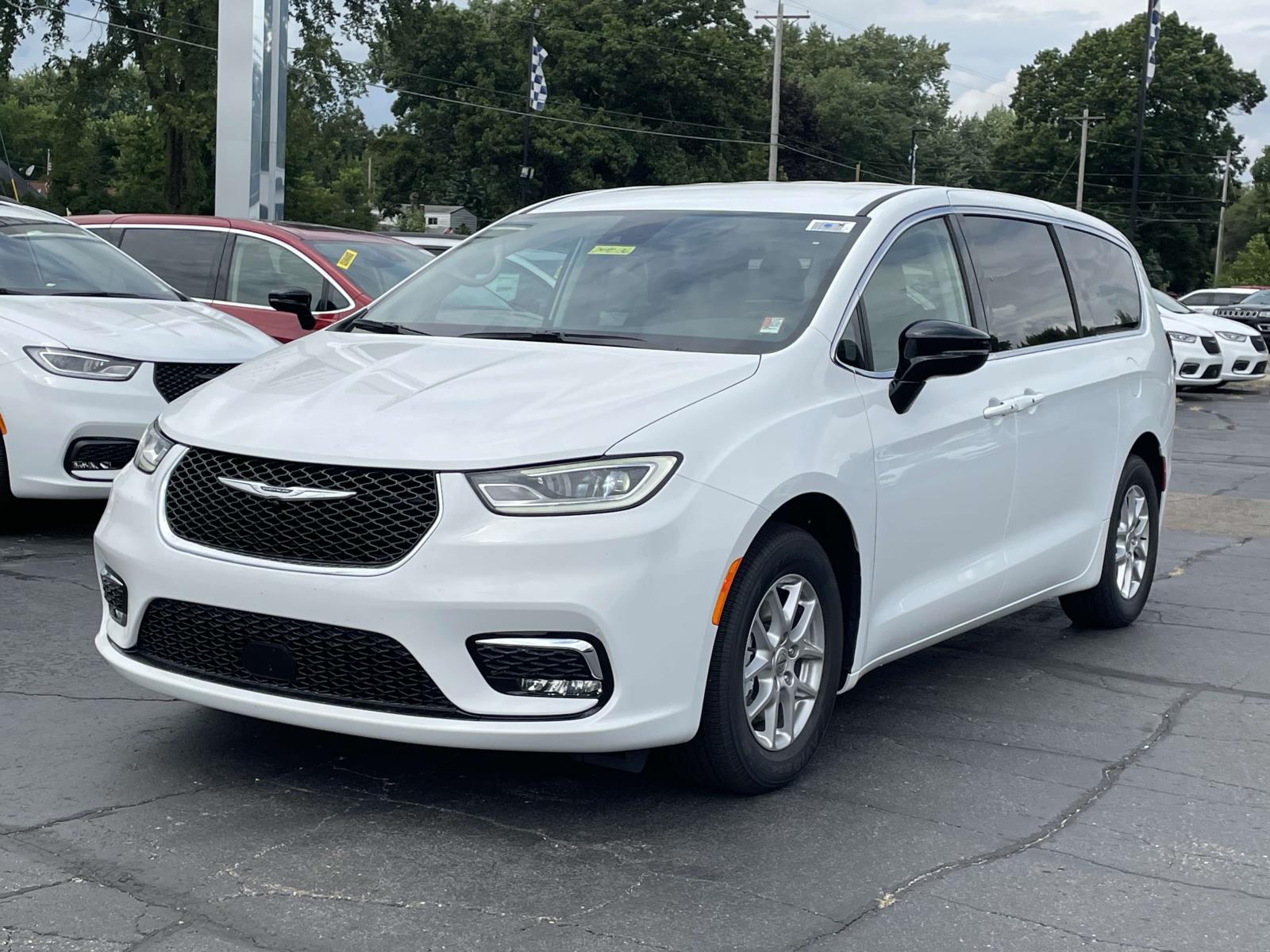 2024 Chrysler Pacifica Touring L 26