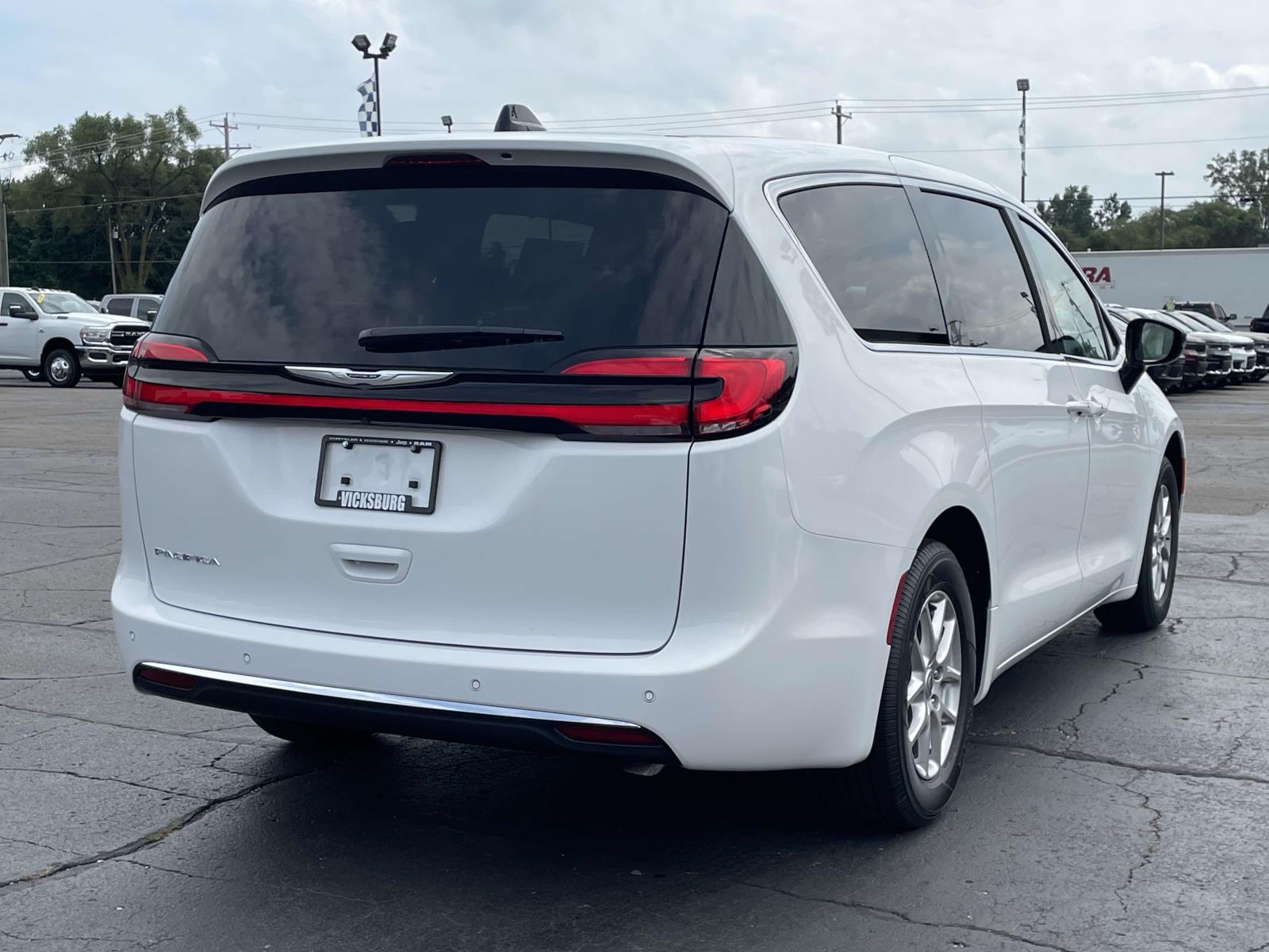 2024 Chrysler Pacifica Touring L 29