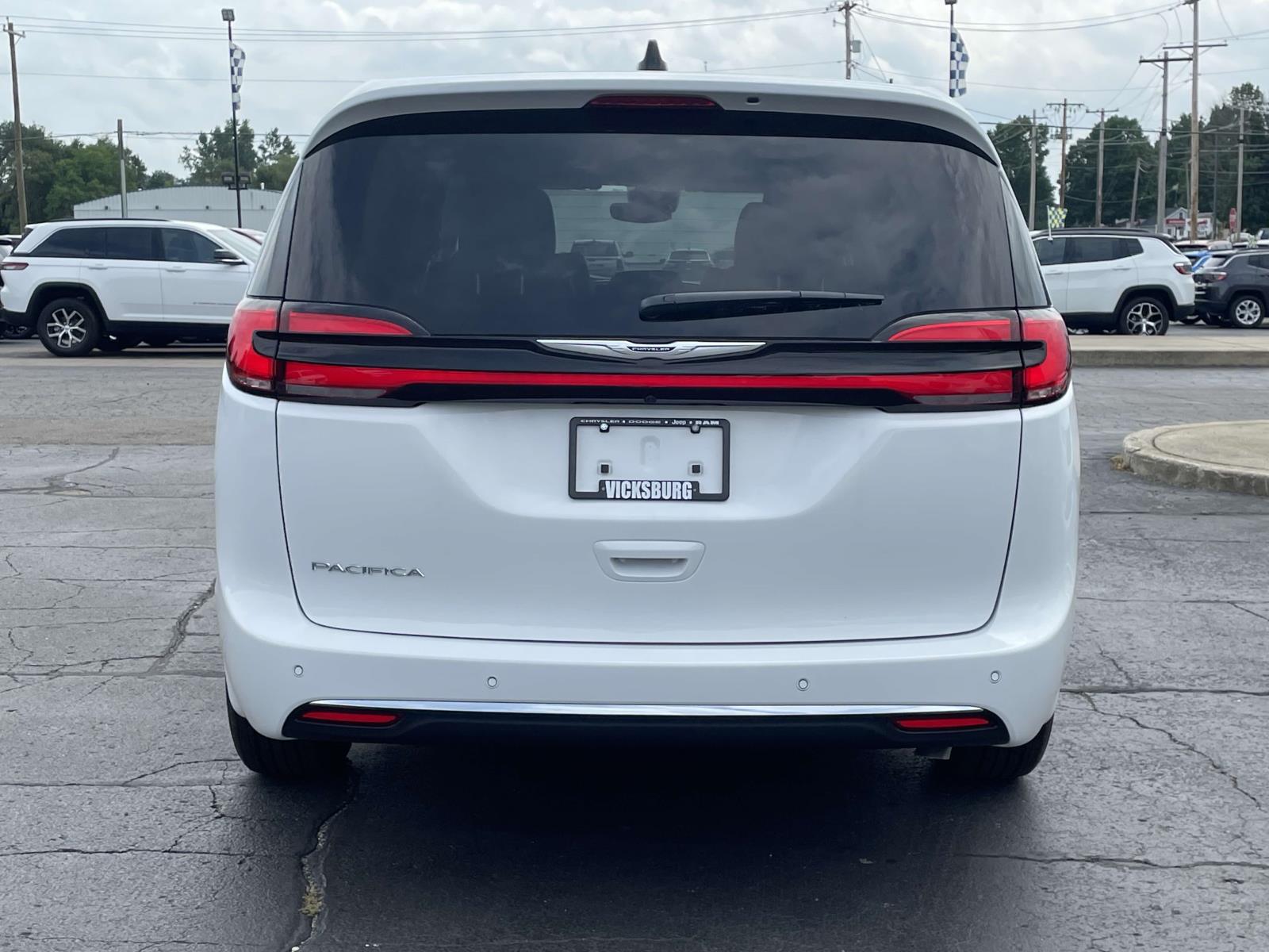 2024 Chrysler Pacifica Touring L 30