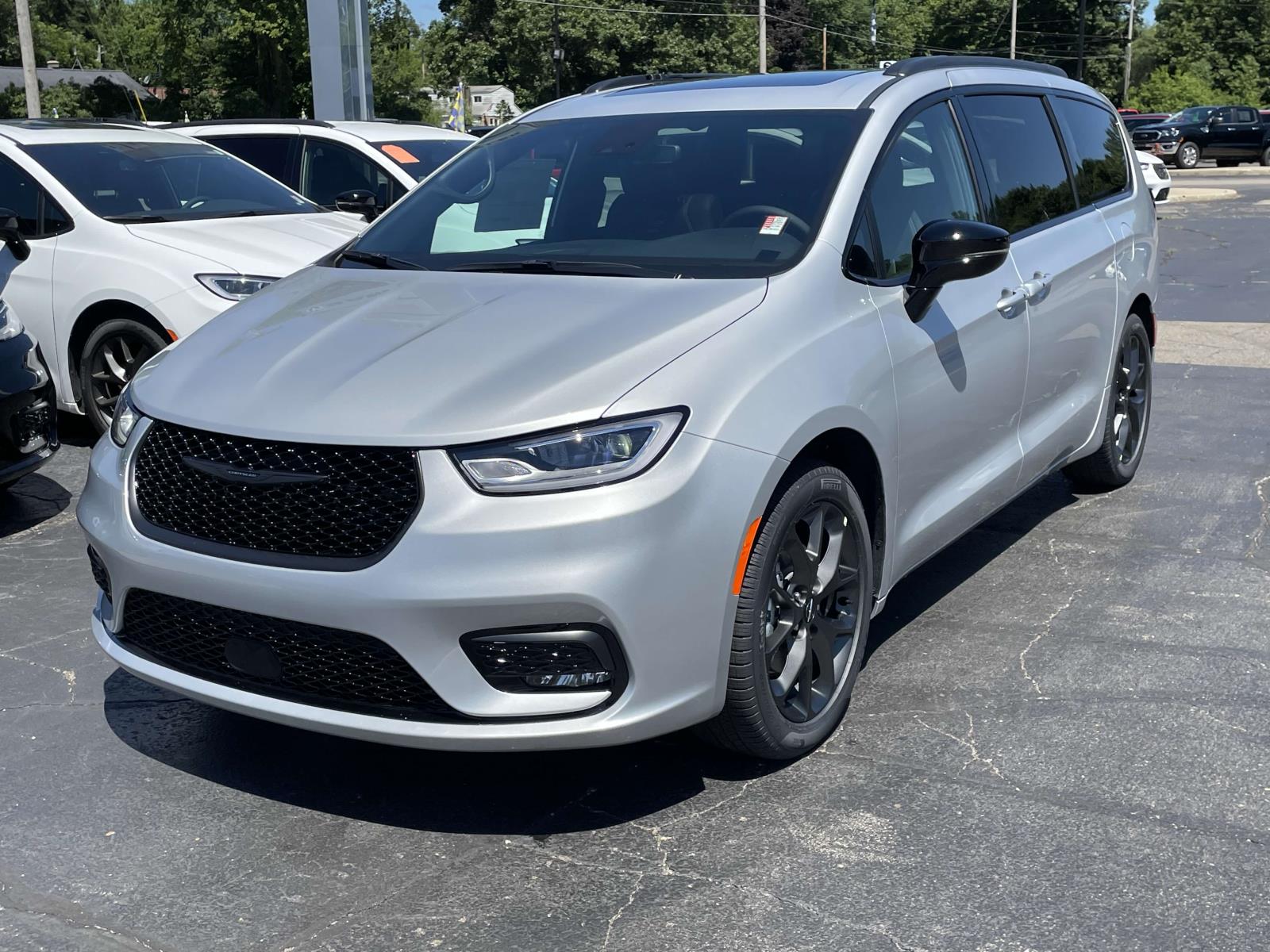 2024 Chrysler Pacifica Touring L 18