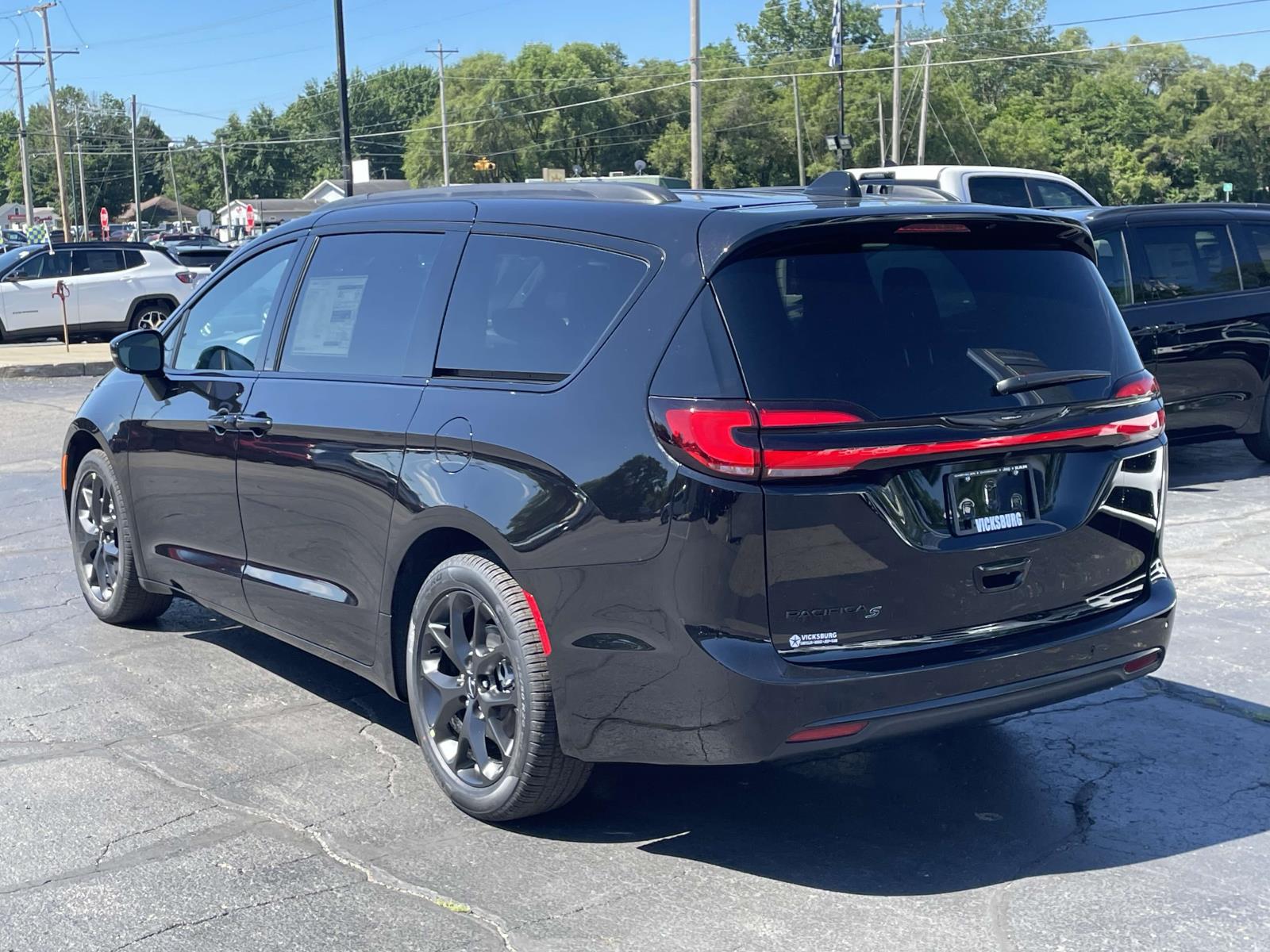 2024 Chrysler Pacifica Touring L 2