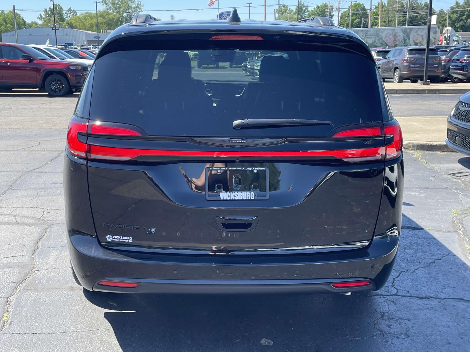 2024 Chrysler Pacifica Touring L 24