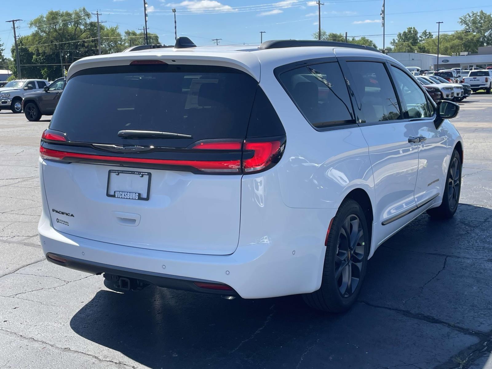 2024 Chrysler Pacifica Touring L 22