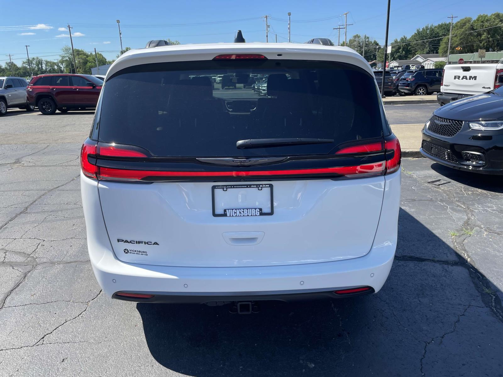 2024 Chrysler Pacifica Touring L 26